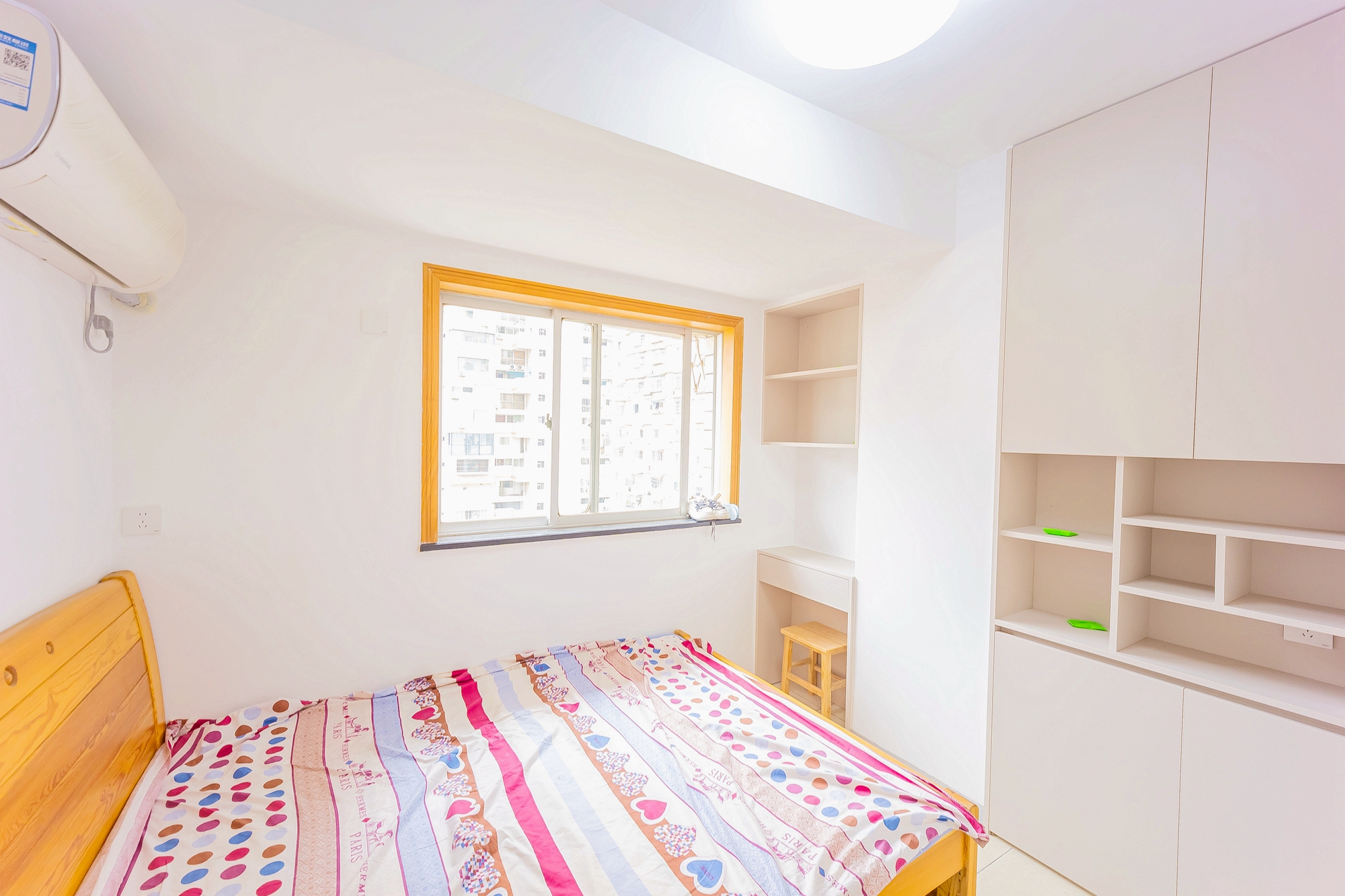 宏景名厦  3室2厅1卫    78.0万 宏景名厦  3室2厅1卫    78.0万卧室