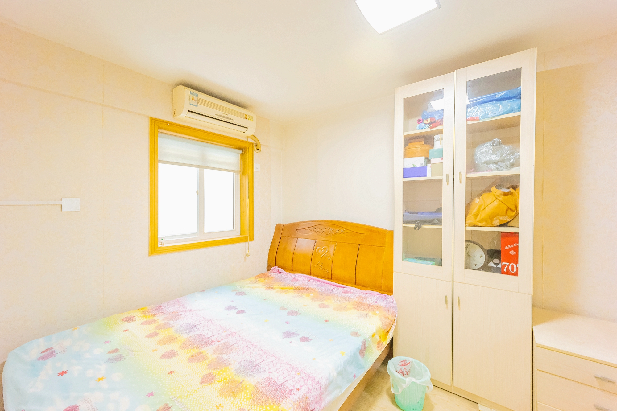 宏景名厦  3室2厅1卫    78.0万 宏景名厦  3室2厅1卫    78.0万卧室