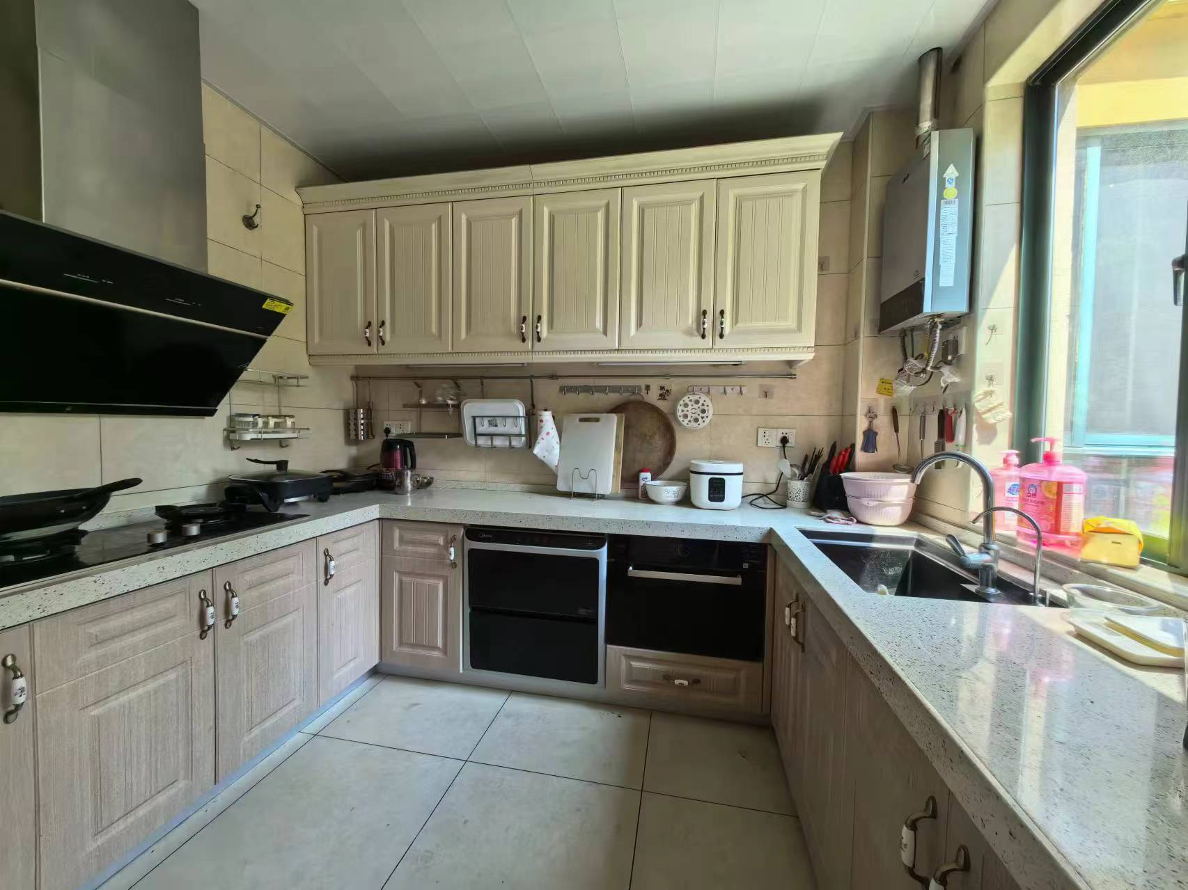 经世皇城 4室2厅1卫 93.0万 经世皇城 4室2厅1卫 93.0万室内图