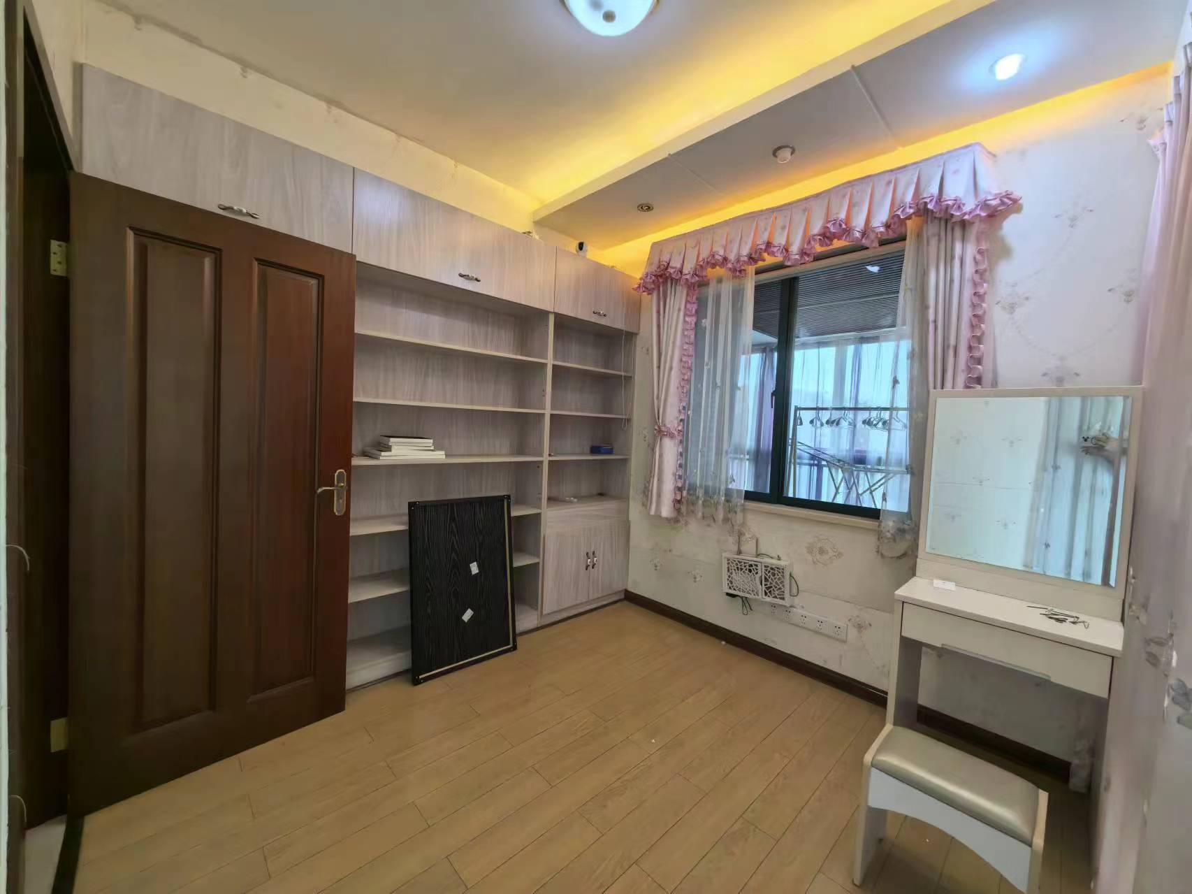 经世皇城 4室2厅1卫 93.0万 经世皇城 4室2厅1卫 93.0万室内图