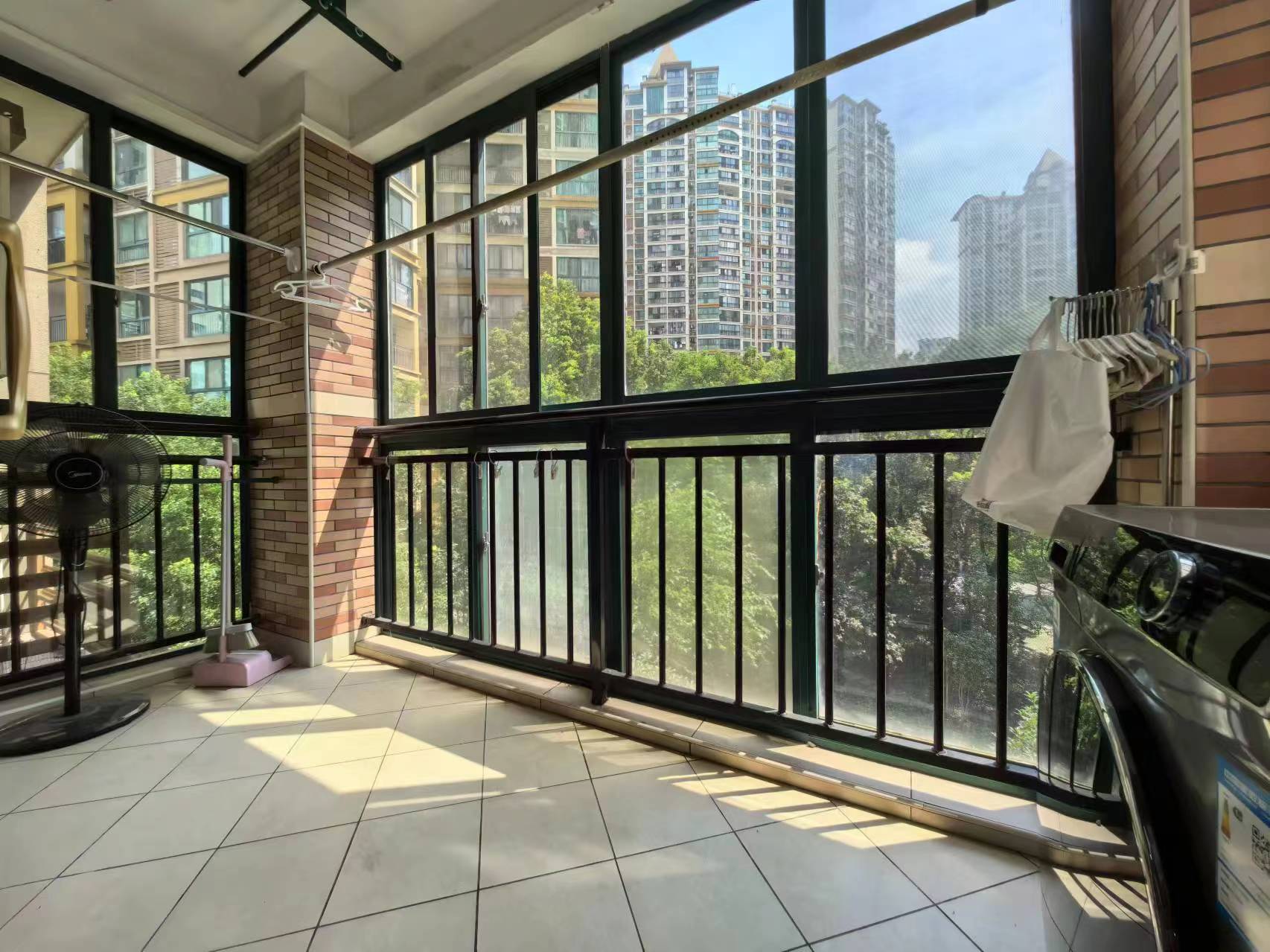 经世皇城 4室2厅1卫 93.0万 经世皇城 4室2厅1卫 93.0万室内图