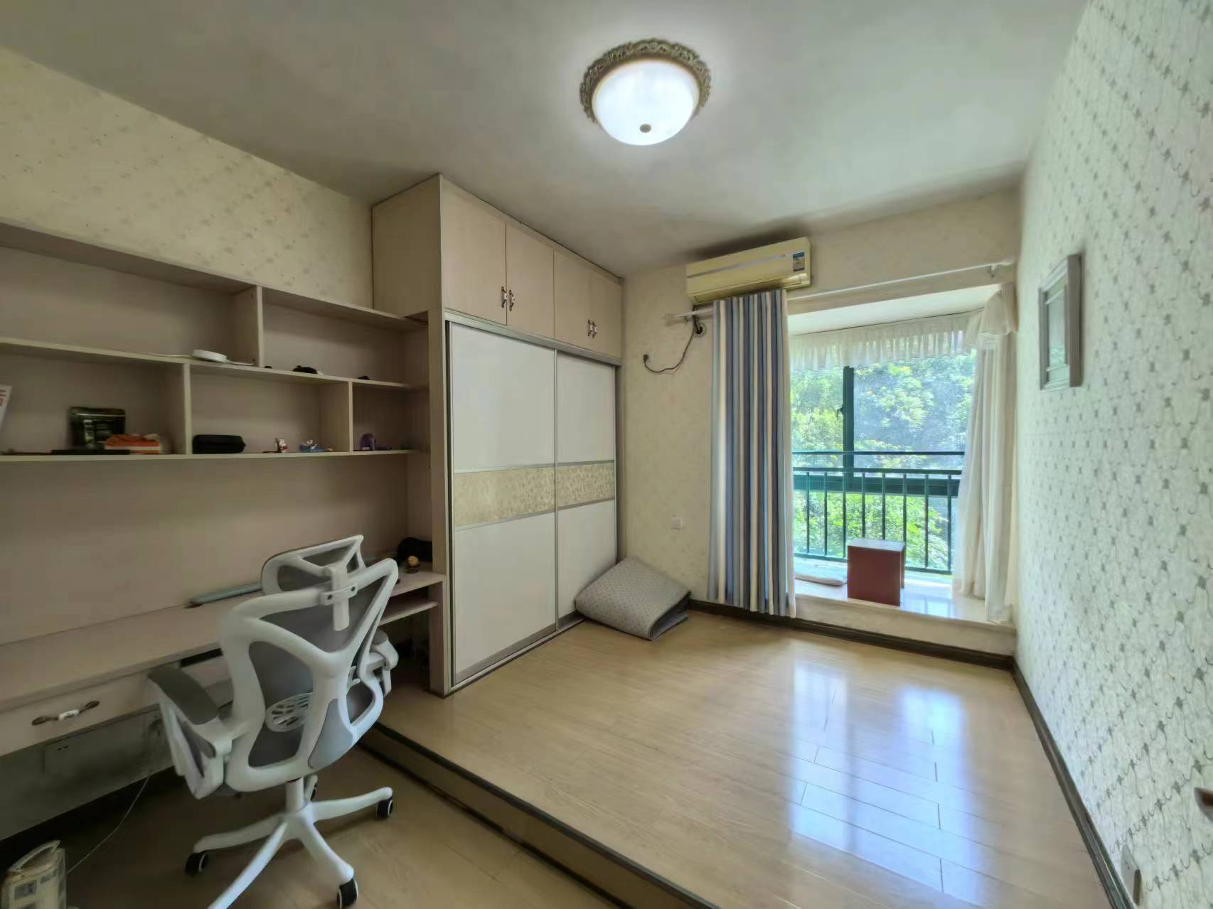 经世皇城 4室2厅1卫 93.0万 经世皇城 4室2厅1卫 93.0万室内图