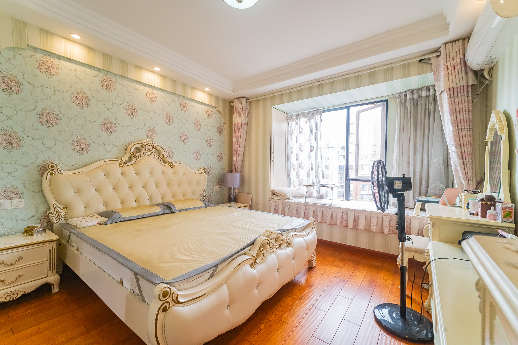 华润凤凰城二期 4室2厅1卫 138.0万 华润凤凰城二期 4室2厅1卫 138.0万卧室