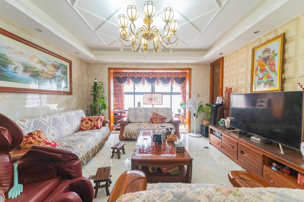 深业睿城E区  4室2厅2卫    128.0万