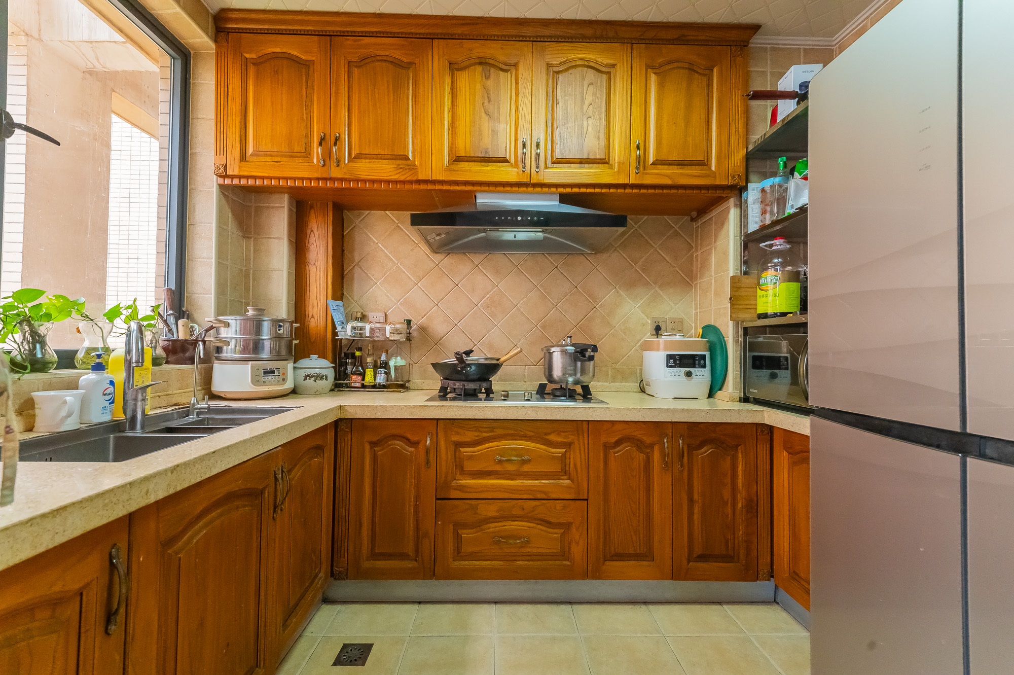 深业睿城  4室2厅2卫    128.0万 深业睿城  4室2厅2卫    128.0万厨房