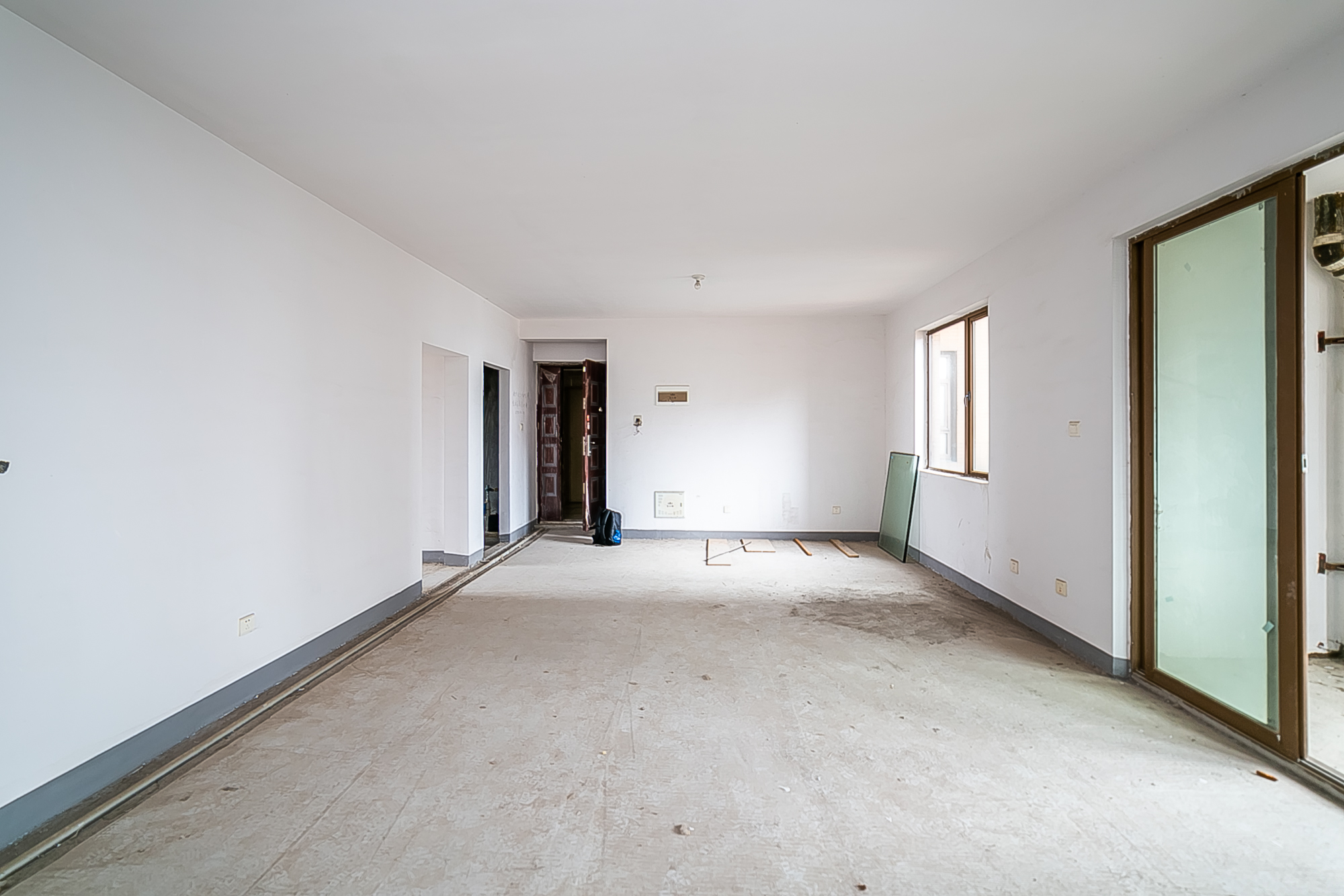 第六都(陆都小区)  4室2厅2卫    240.0万 第六都(陆都小区)  4室2厅2卫    240.0万客厅