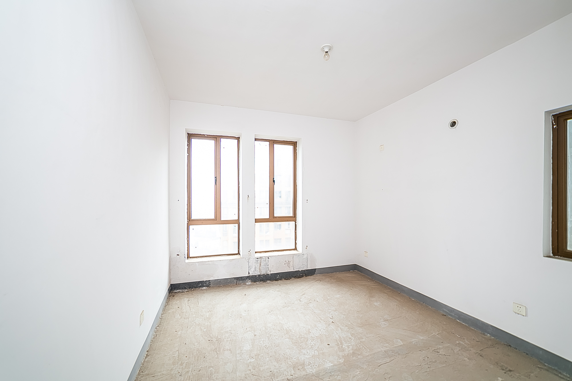 第六都(陆都小区)  4室2厅2卫    240.0万 第六都(陆都小区)  4室2厅2卫    240.0万卧室