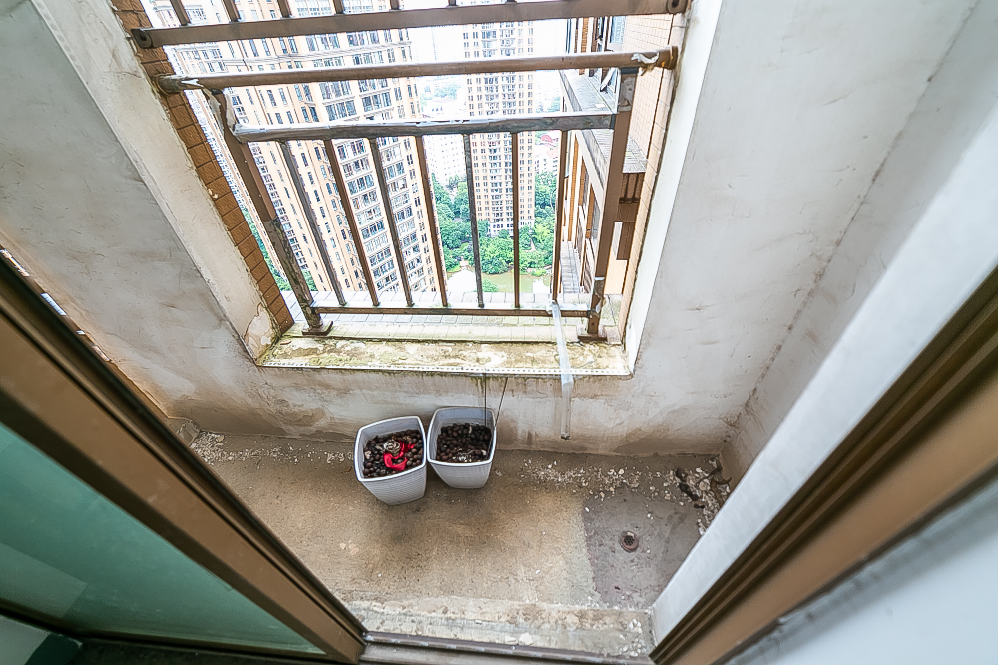 第六都(陆都小区)  4室2厅2卫    240.0万 第六都(陆都小区)  4室2厅2卫    240.0万阳台