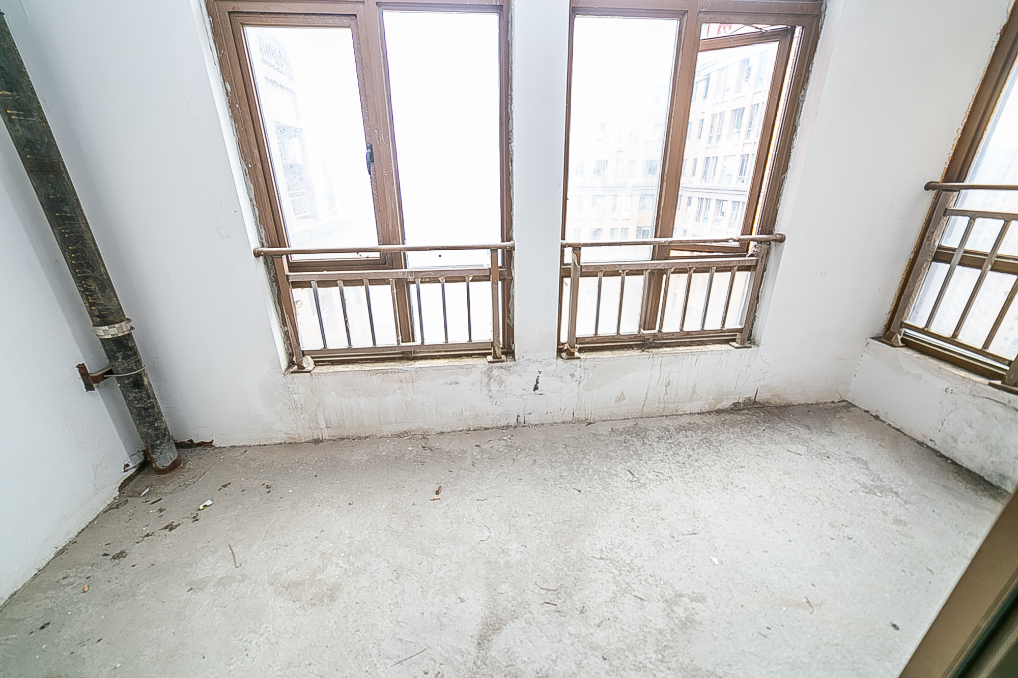 第六都(陆都小区)  4室2厅2卫    240.0万 第六都(陆都小区)  4室2厅2卫    240.0万阳台