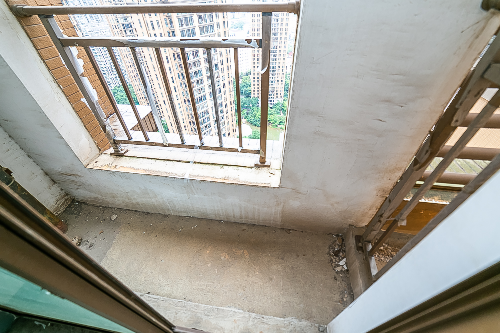 第六都(陆都小区)  4室2厅2卫    240.0万 第六都(陆都小区)  4室2厅2卫    240.0万阳台