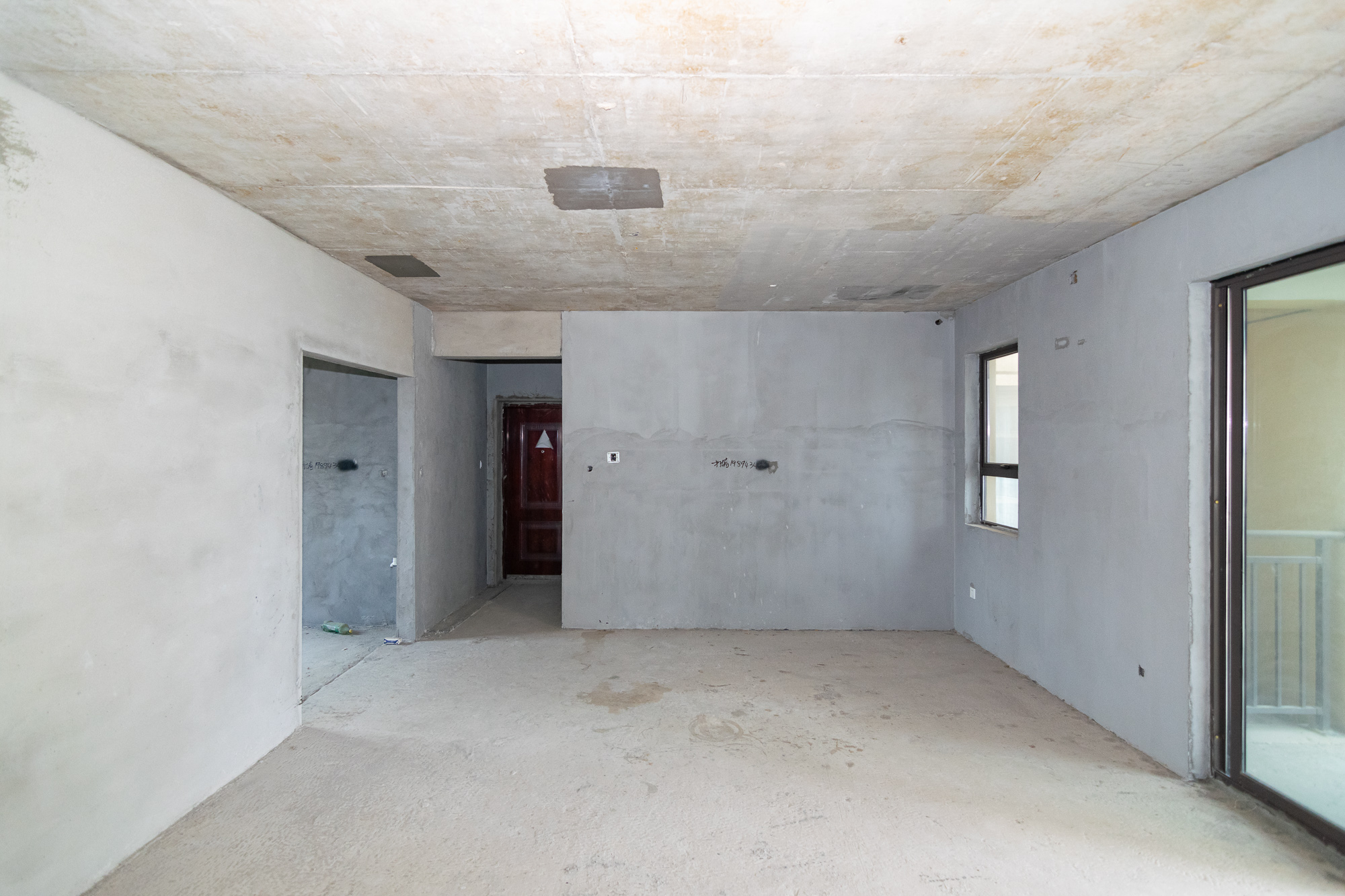 鸿海公园里 4室2厅2卫 66.0万 鸿海公园里 4室2厅2卫 66.0万客厅