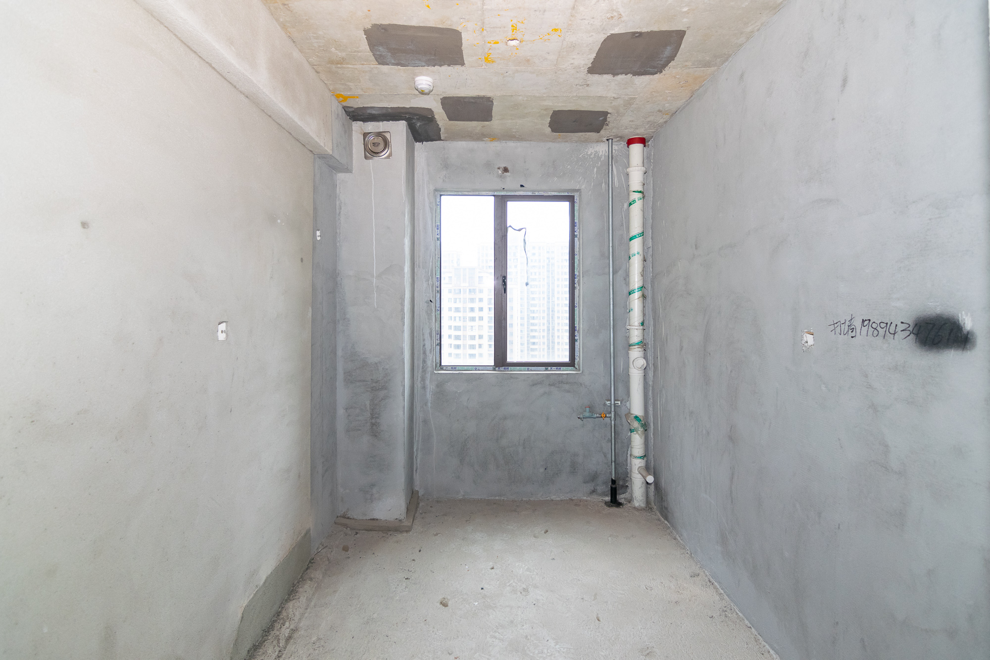 鸿海公园里 4室2厅2卫 66.0万 鸿海公园里 4室2厅2卫 66.0万厨房