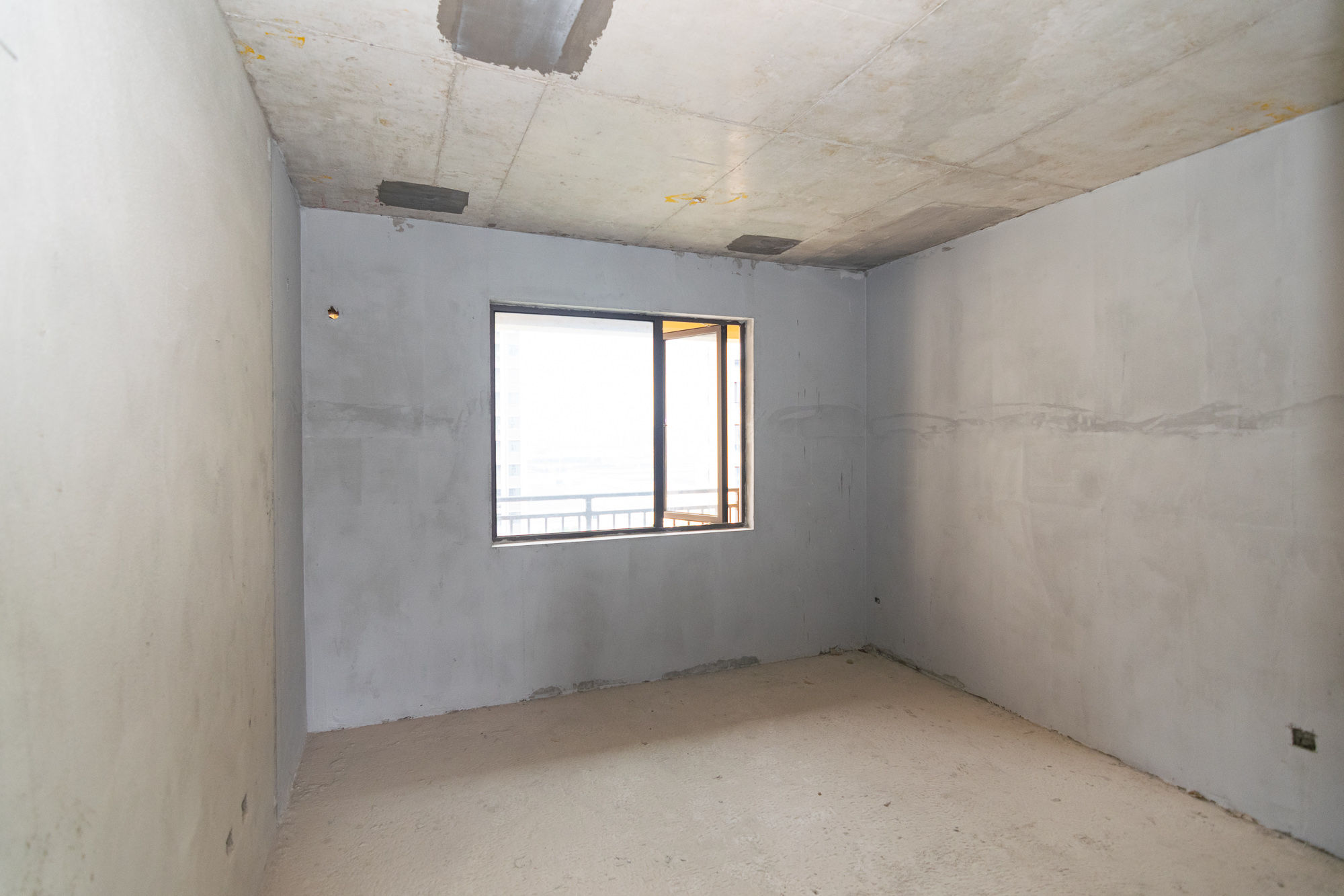 鸿海公园里 4室2厅2卫 66.0万 鸿海公园里 4室2厅2卫 66.0万卧室