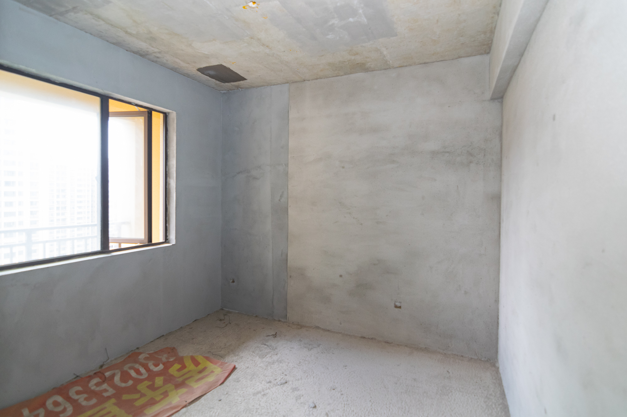 鸿海公园里 4室2厅2卫 66.0万 鸿海公园里 4室2厅2卫 66.0万卧室