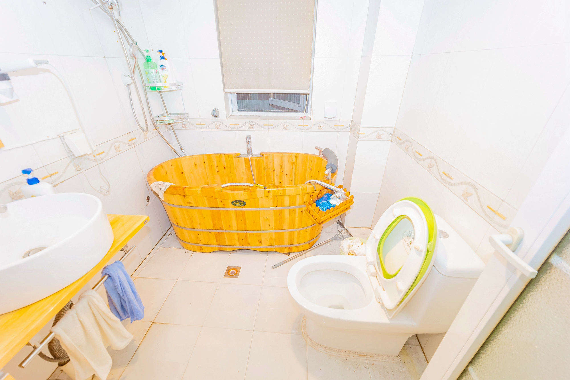 鸿铭中心 3室2厅2卫 106.0万 鸿铭中心 3室2厅2卫 106.0万卫生间