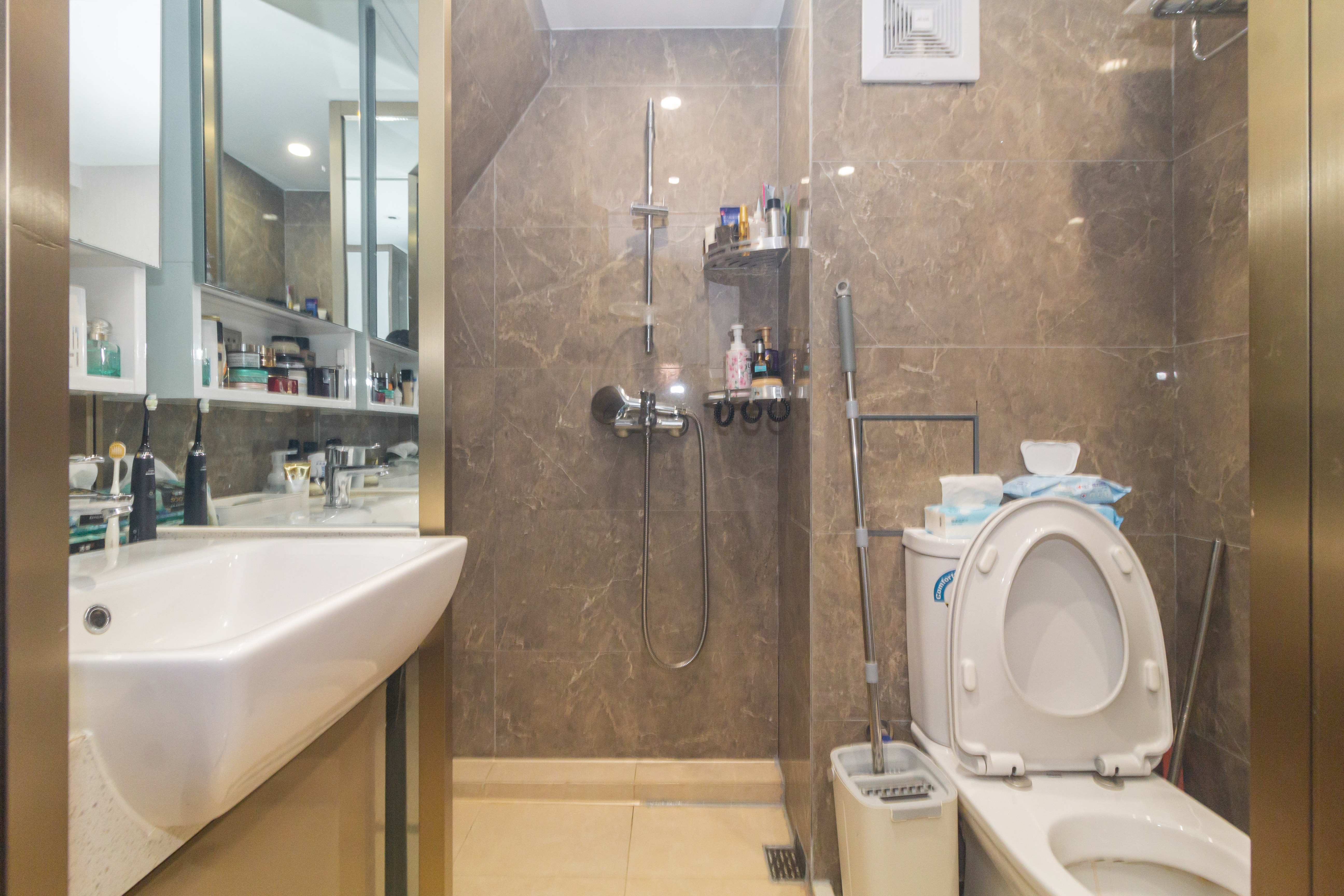 华远海蓝郡  2室1厅1卫    29.8万 华远海蓝郡  2室1厅1卫    29.8万卫生间