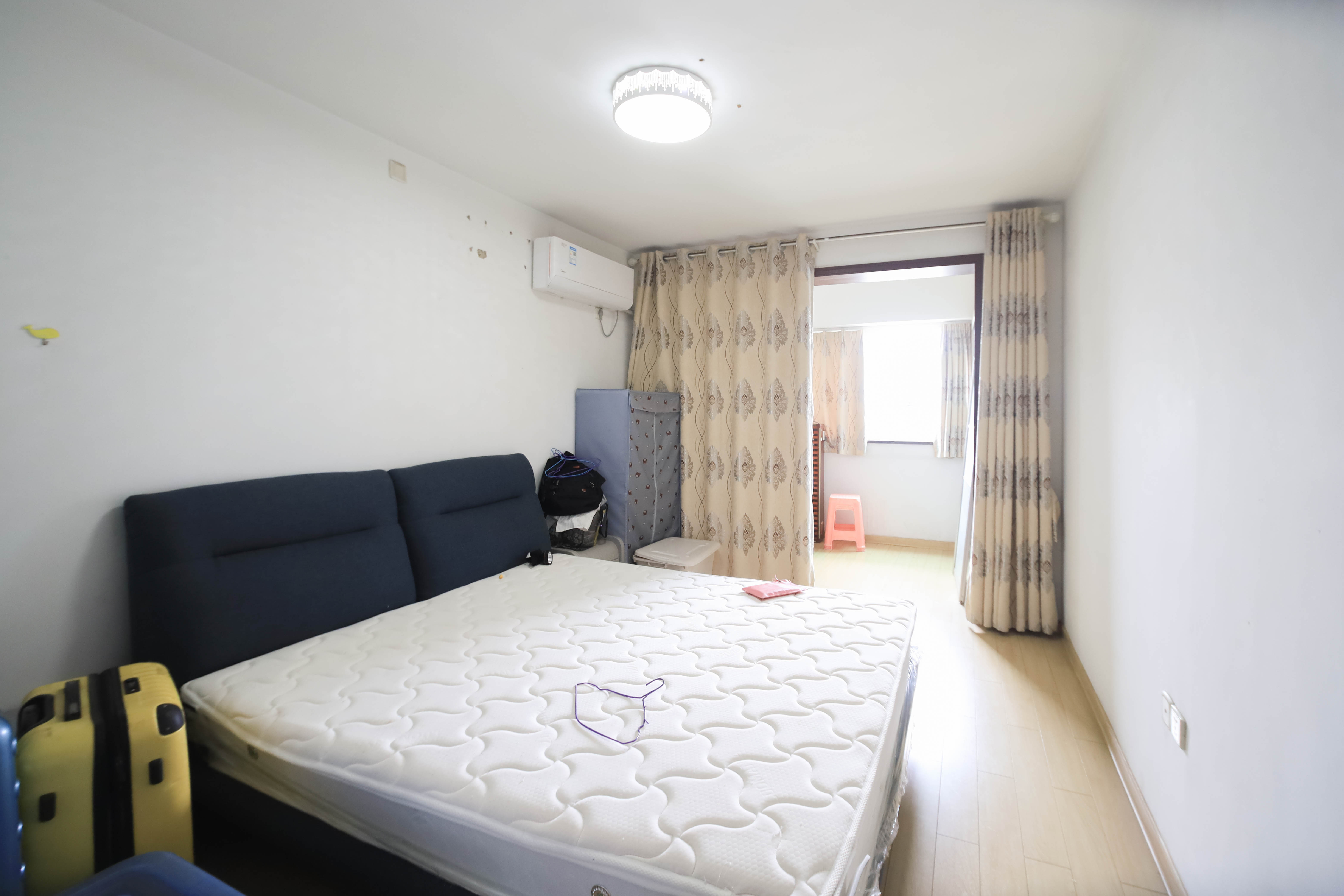 绿荫家园  3室2厅2卫   62.00万卧室