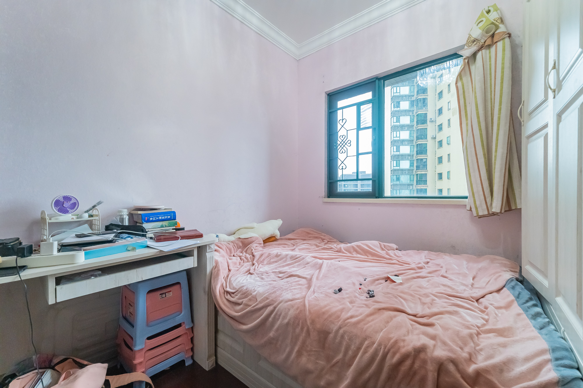 恒大翡翠华庭  3室2厅2卫    90.8万卧室