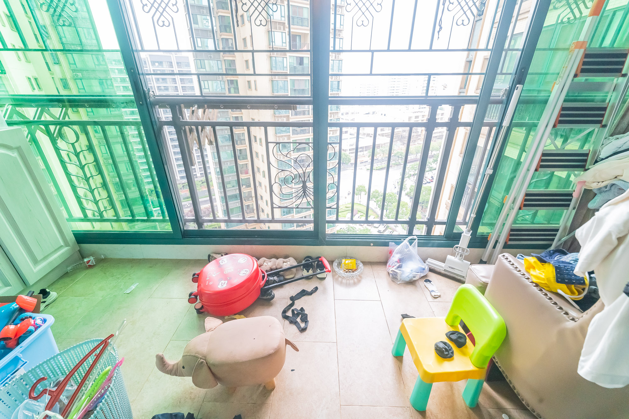 恒大翡翠华庭  3室2厅2卫    90.8万阳台