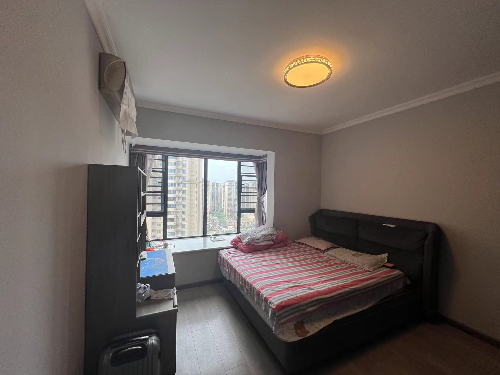 紫金华府 4室2厅1卫 85.0万 紫金华府 4室2厅1卫 85.0万室内图