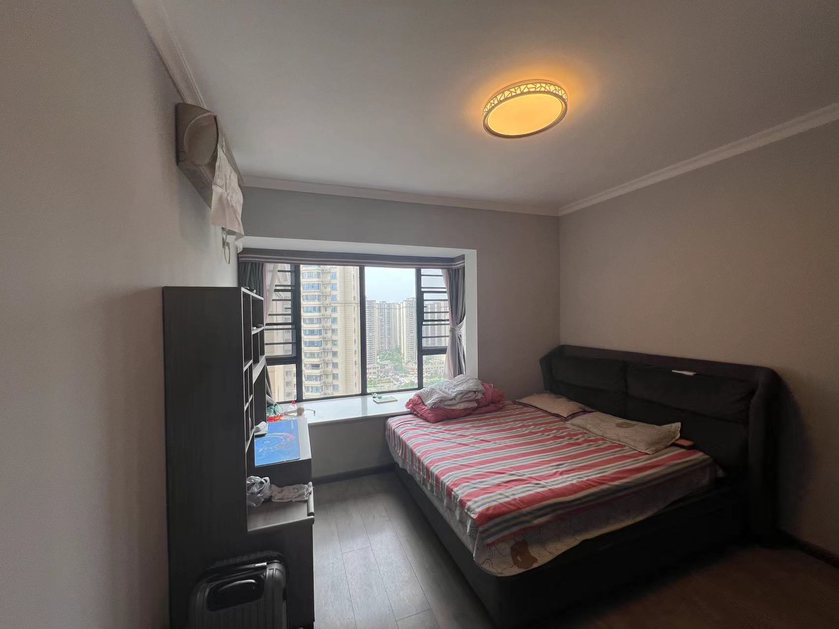 紫金华府 4室2厅1卫 85.0万 紫金华府 4室2厅1卫 85.0万室内图