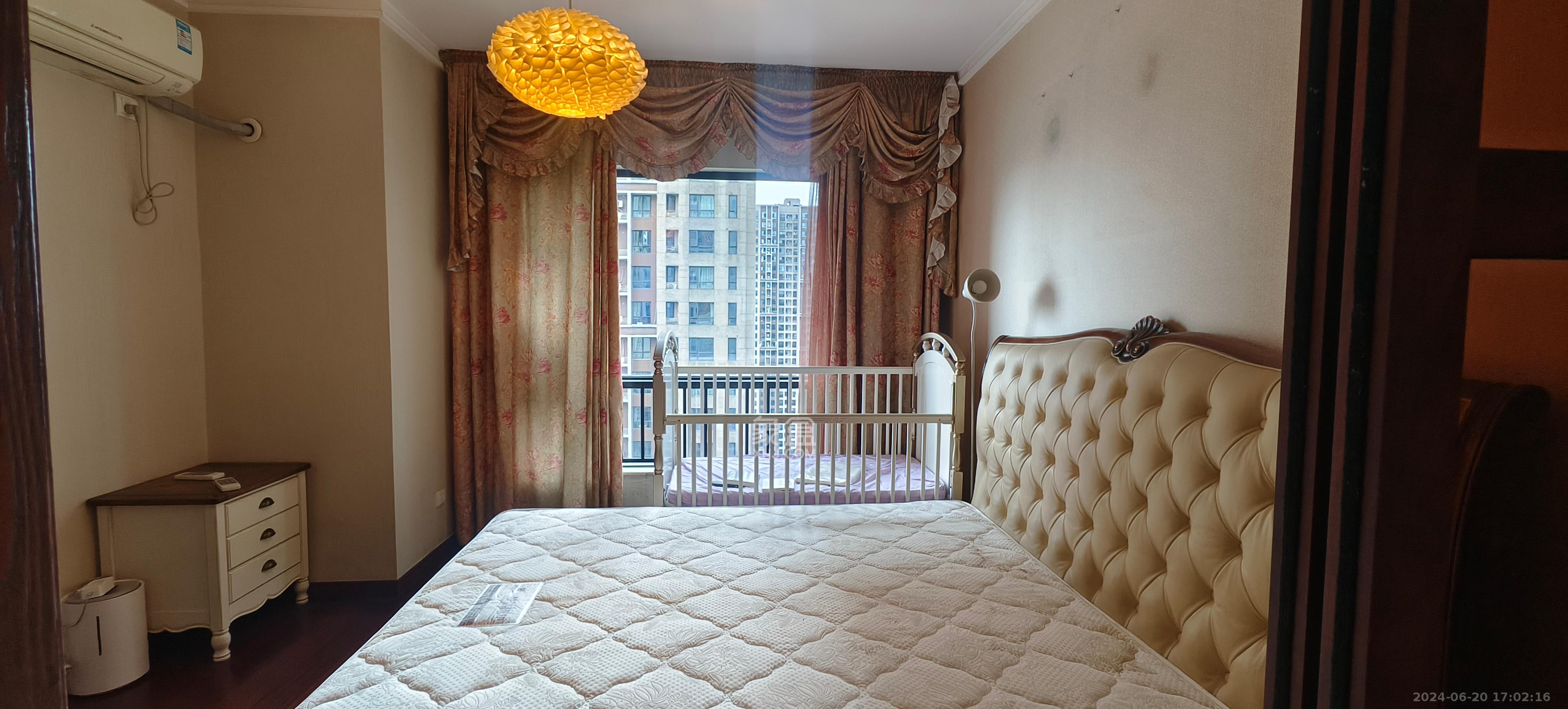 达美D6区  4室2厅2卫    3300.0元/月室内图