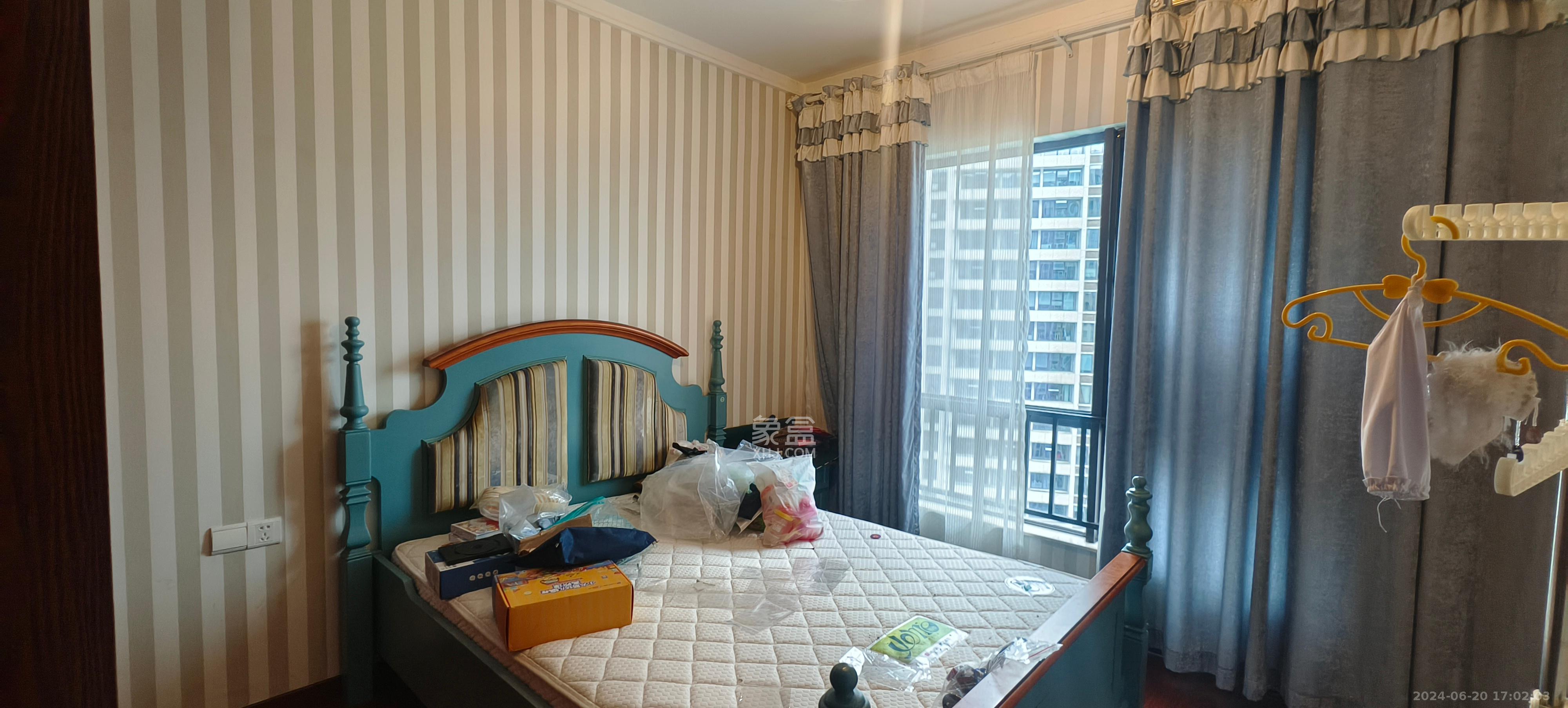 达美D6区  4室2厅2卫    3300.0元/月室内图