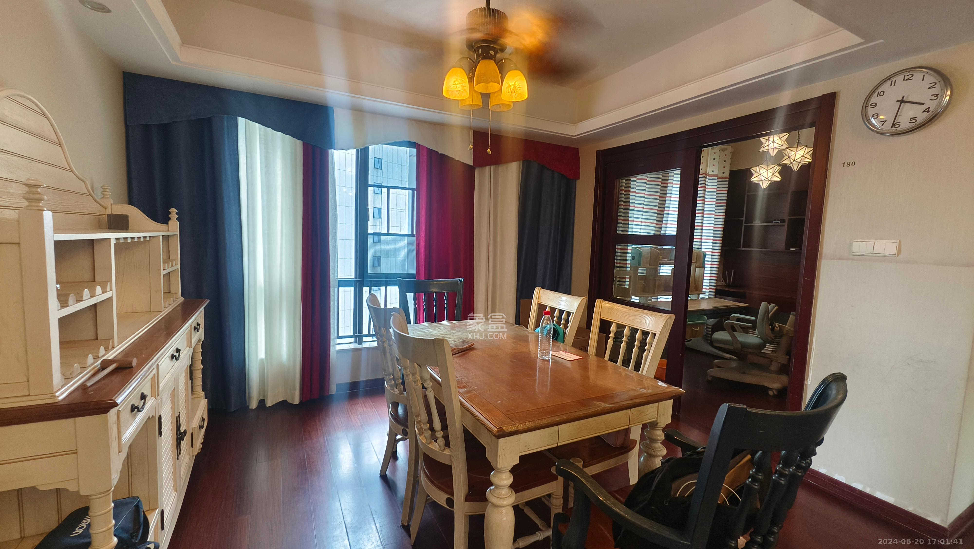 达美D6区  4室2厅2卫    3300.0元/月室内图