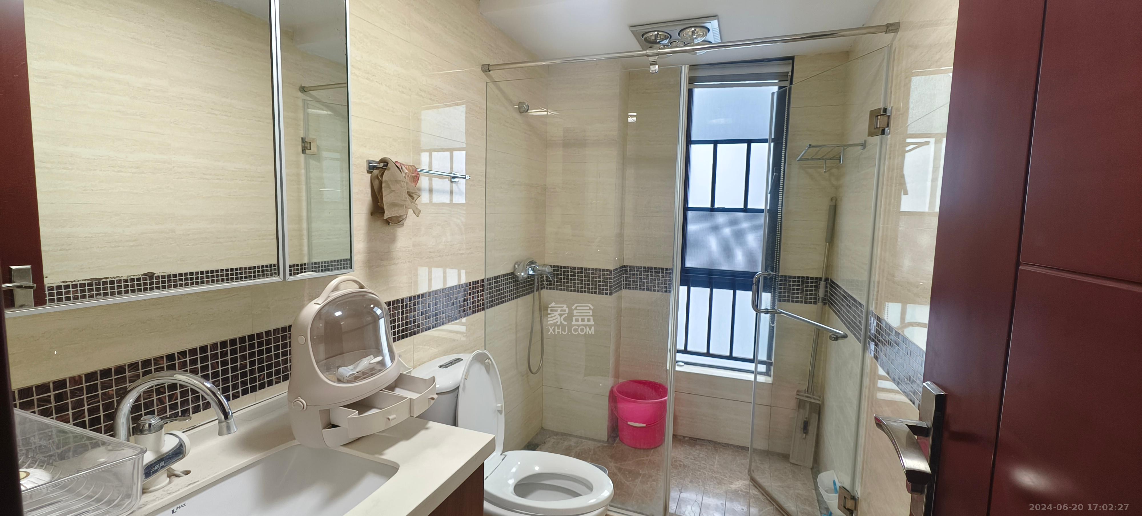 达美D6区  4室2厅2卫    3300.0元/月室内图