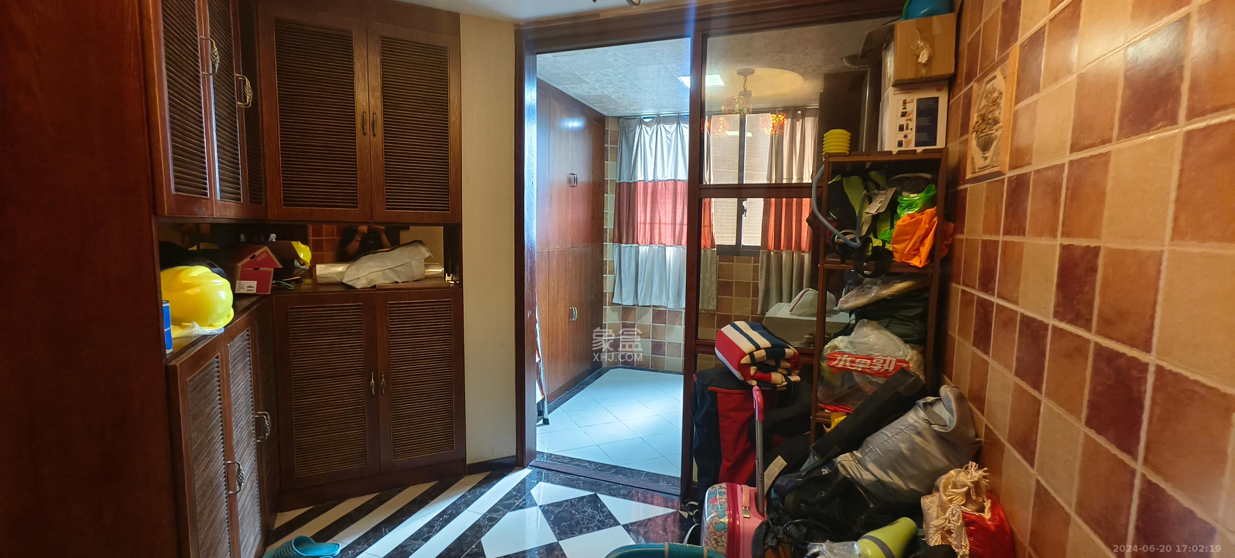 达美D6区  4室2厅2卫    3300.0元/月室内图