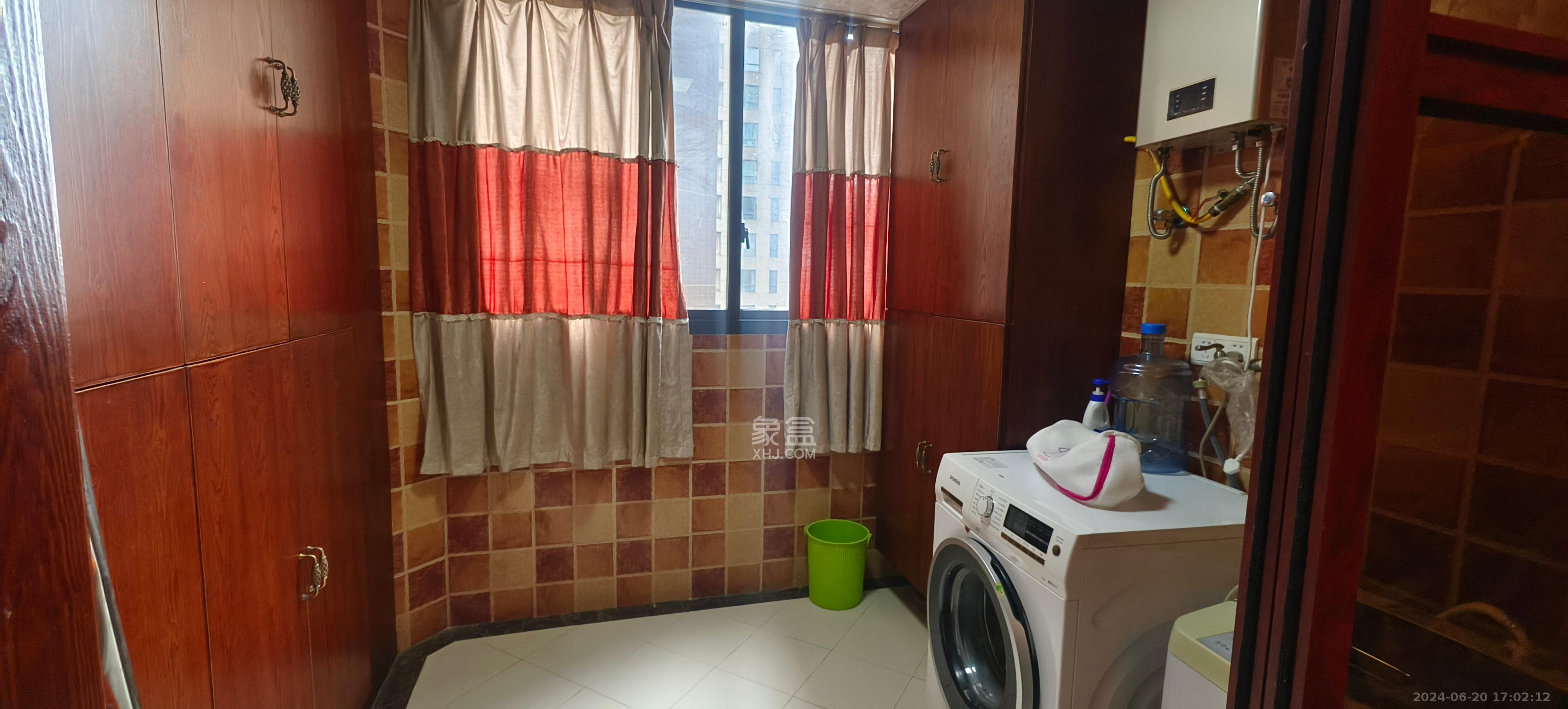 达美D6区 4室2厅2卫 3300.0元/月 达美D6区 4室2厅2卫 3300.0元/月室内图