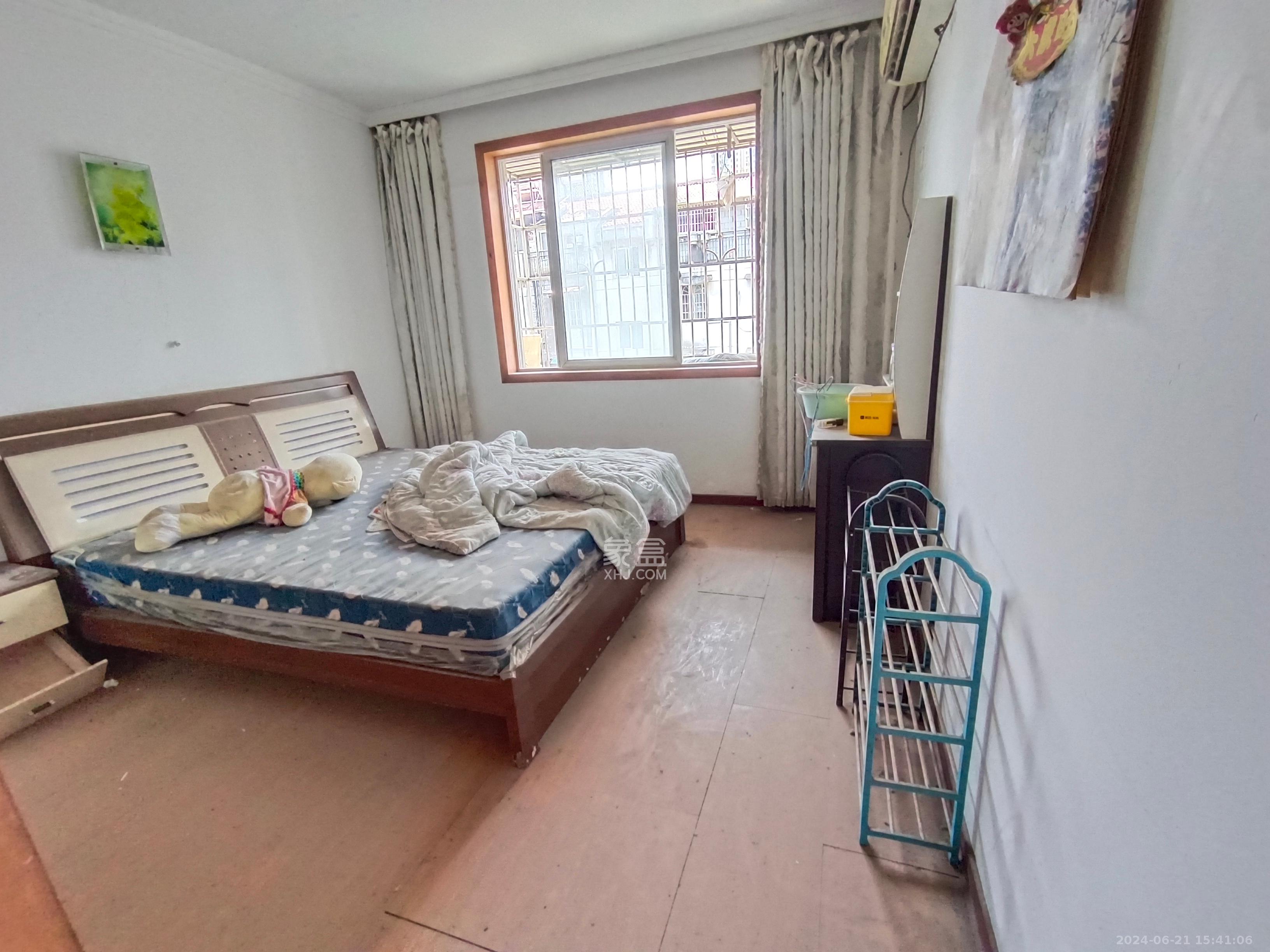 新桥小区  3室2厅1卫   1800.00元/月室内图