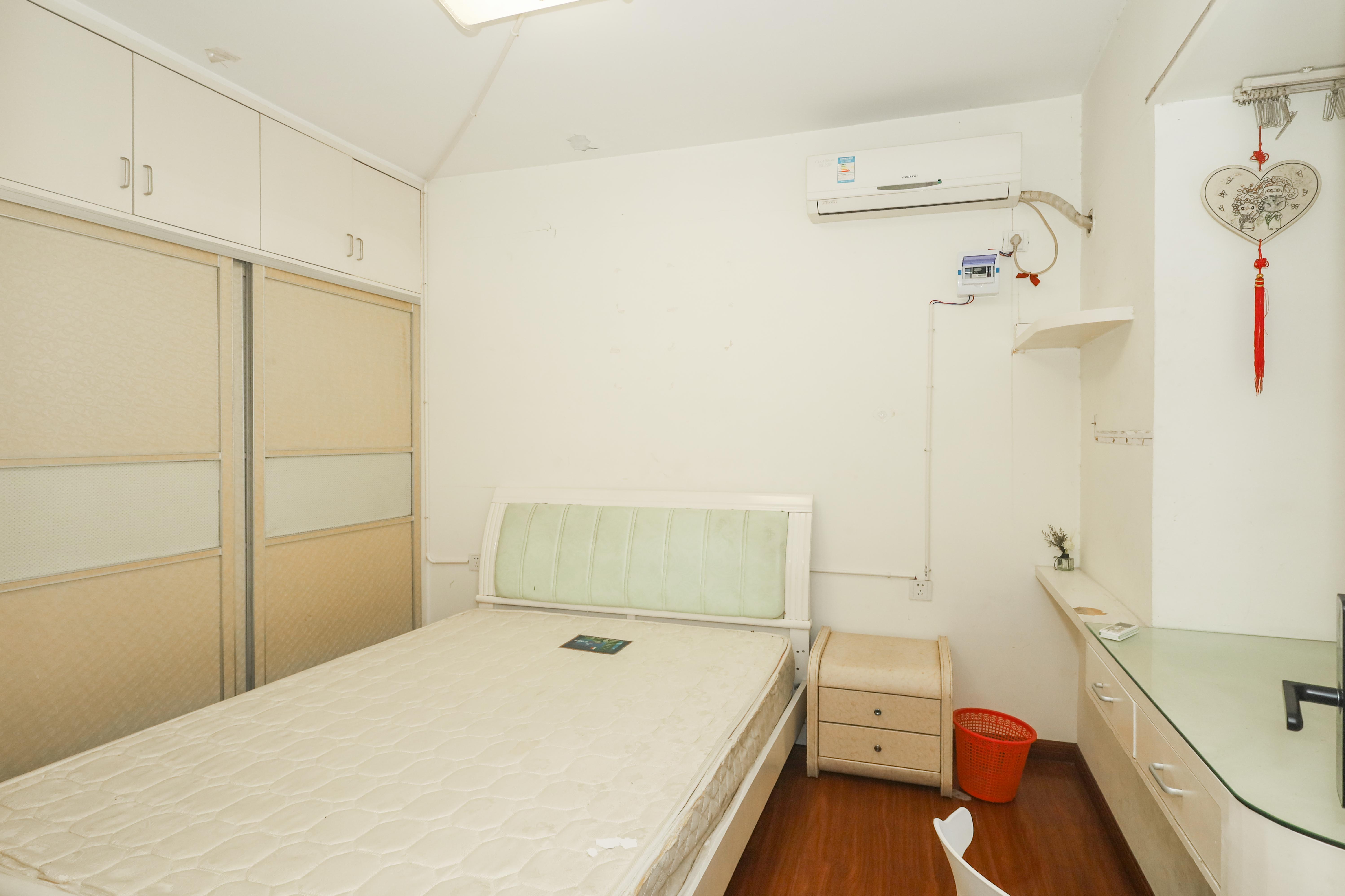 保利麓谷林语B区  6室2厅3卫    142.72万卧室