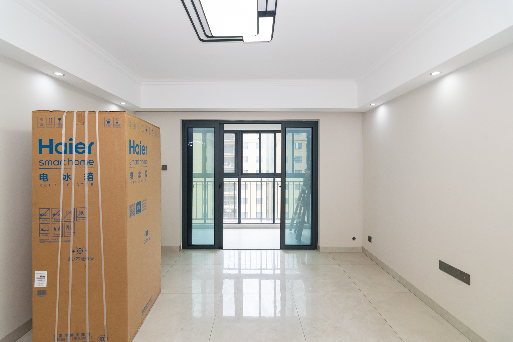 澳海澜庭 3室2厅2卫 78.0万 澳海澜庭 3室2厅2卫 78.0万客厅