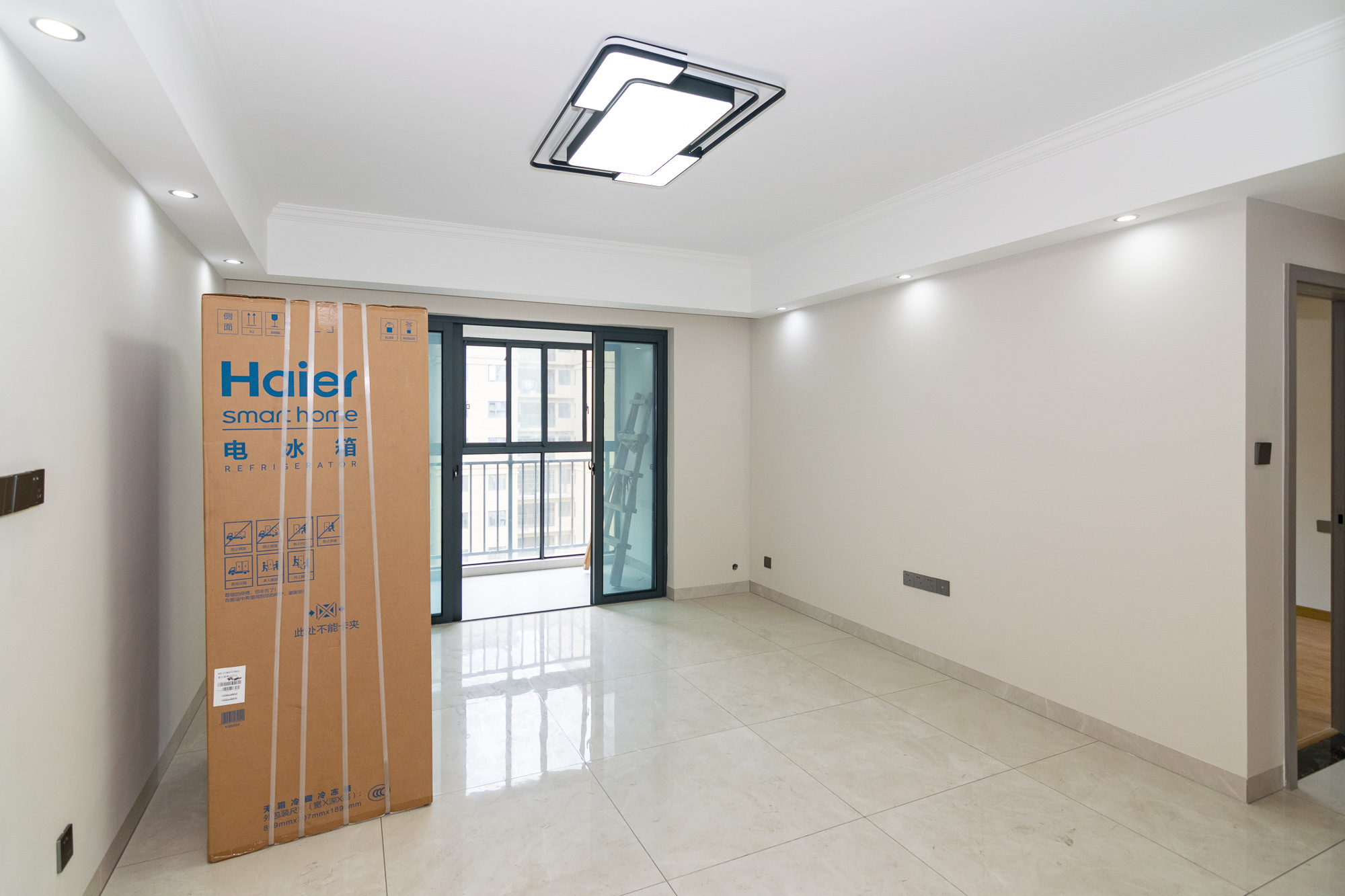 澳海澜庭 3室2厅2卫 78.0万 澳海澜庭 3室2厅2卫 78.0万客厅