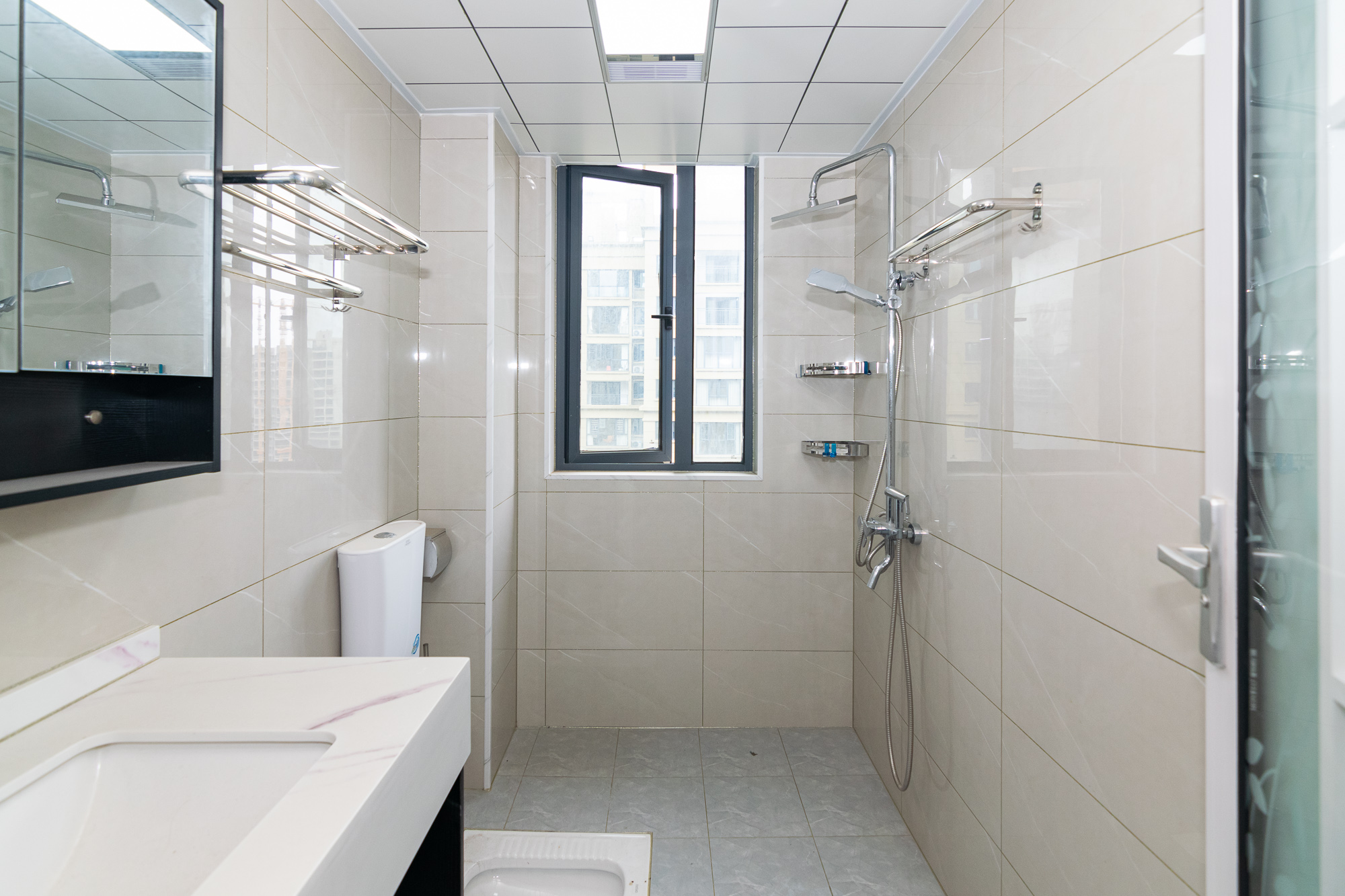 澳海澜庭 3室2厅2卫 78.0万 澳海澜庭 3室2厅2卫 78.0万卫生间