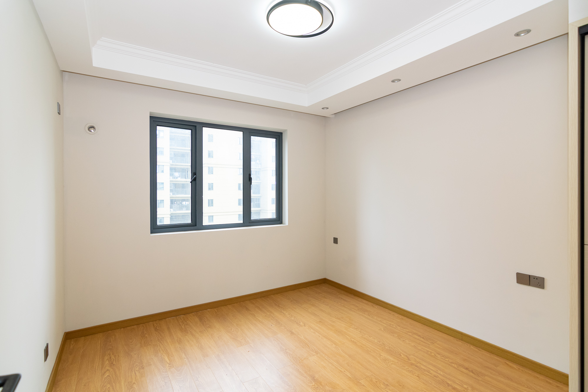 澳海澜庭 3室2厅2卫 78.0万 澳海澜庭 3室2厅2卫 78.0万卧室