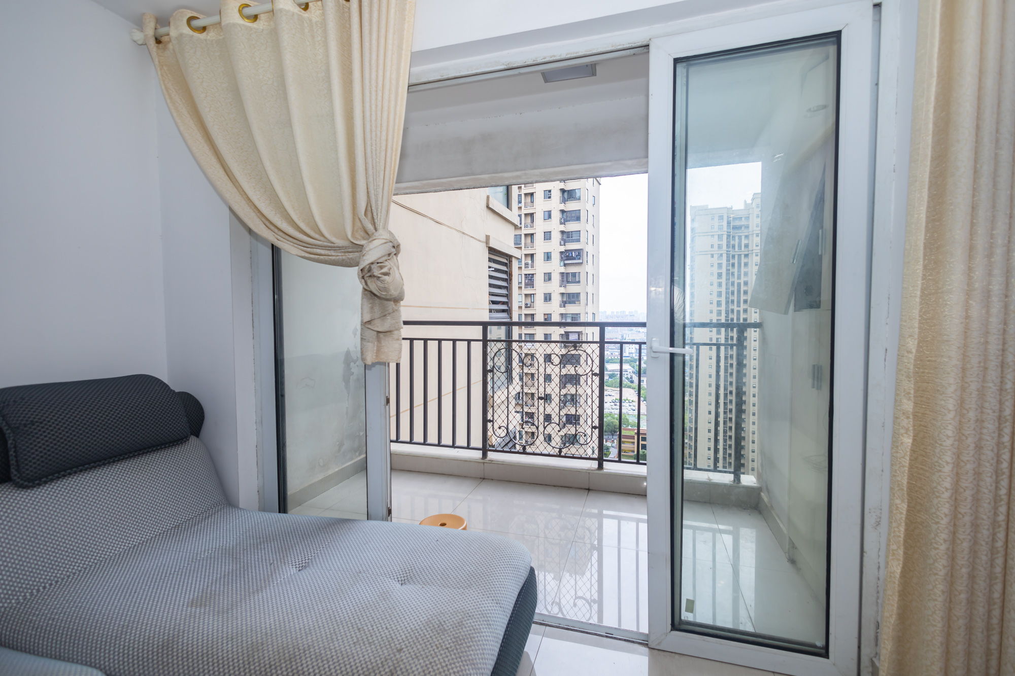 金科时代中心 3室2厅2卫 80.79万 金科时代中心 3室2厅2卫 80.79万阳台