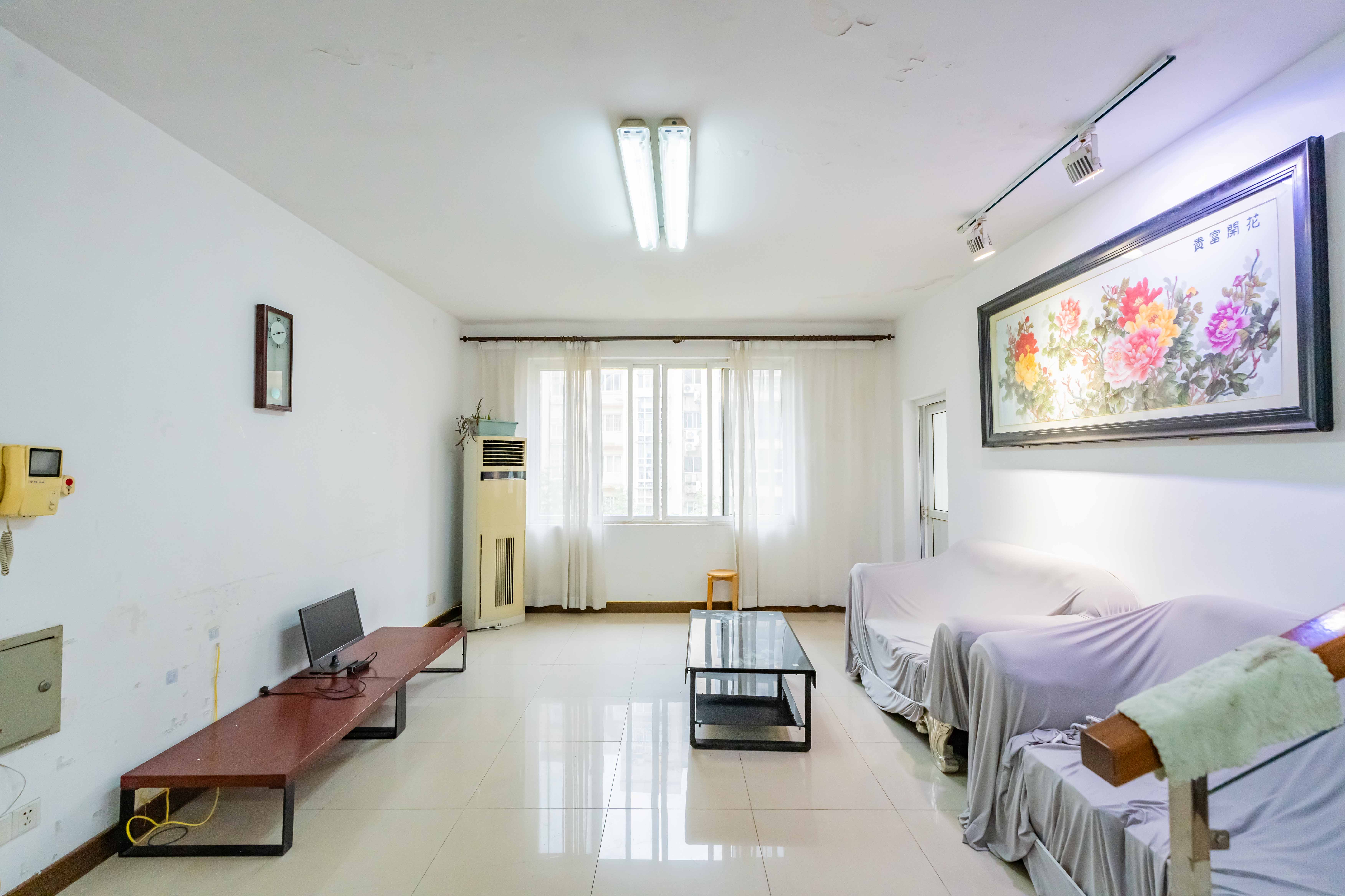 圣爵菲斯  3室2厅1卫    99.8万 圣爵菲斯  3室2厅1卫    99.8万客厅