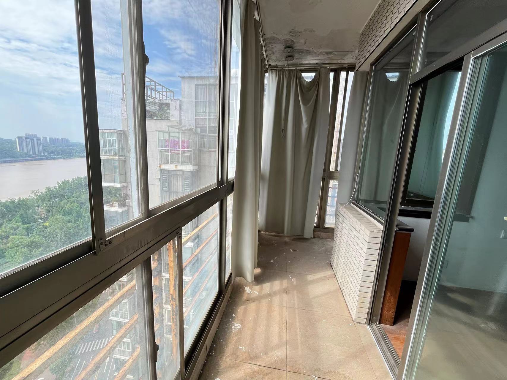 蓝盾景园一期  3室2厅2卫    95.0万 蓝盾景园一期  3室2厅2卫    95.0万室内图