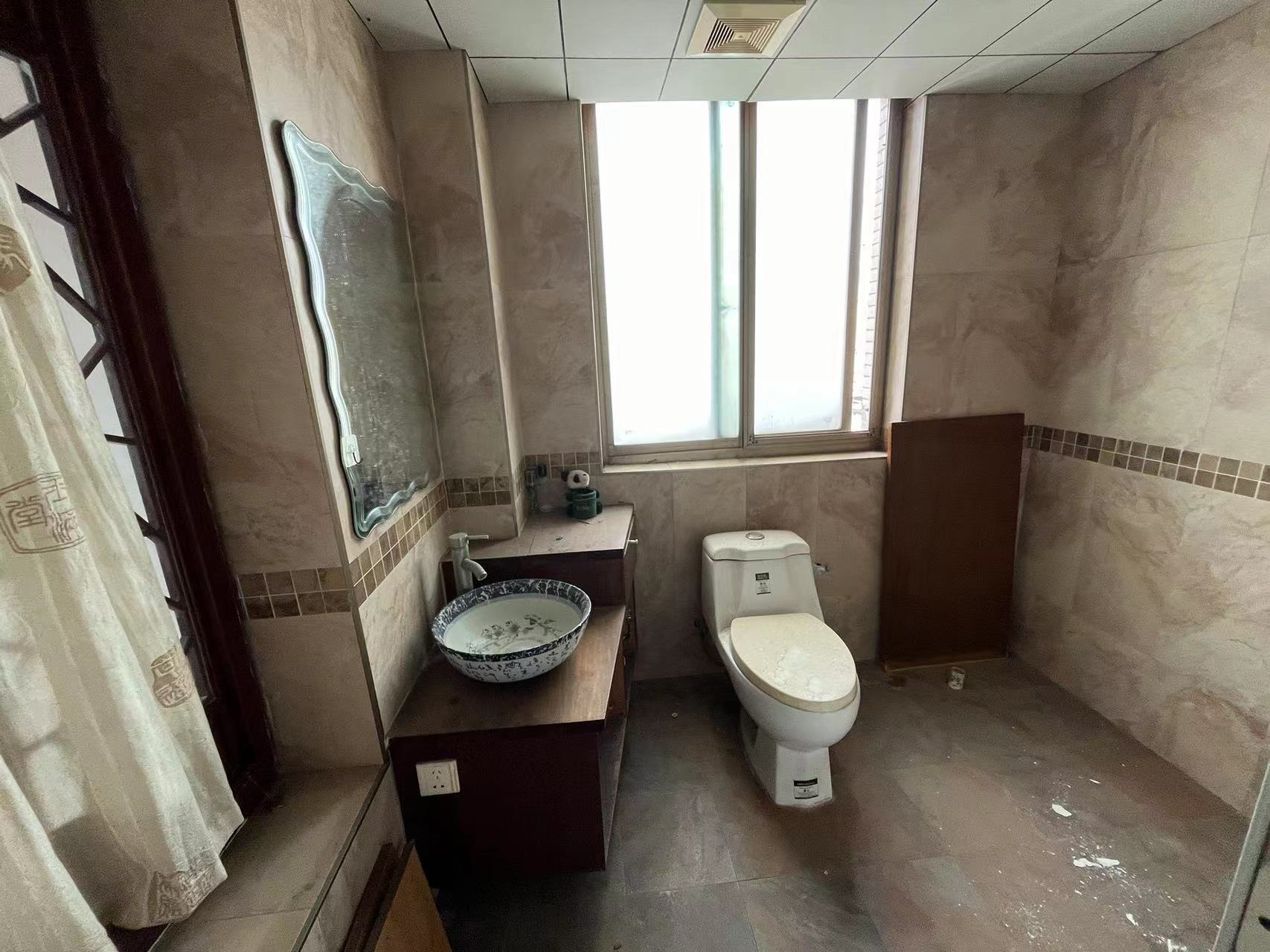 蓝盾景园一期  3室2厅2卫    95.0万 蓝盾景园一期  3室2厅2卫    95.0万室内图