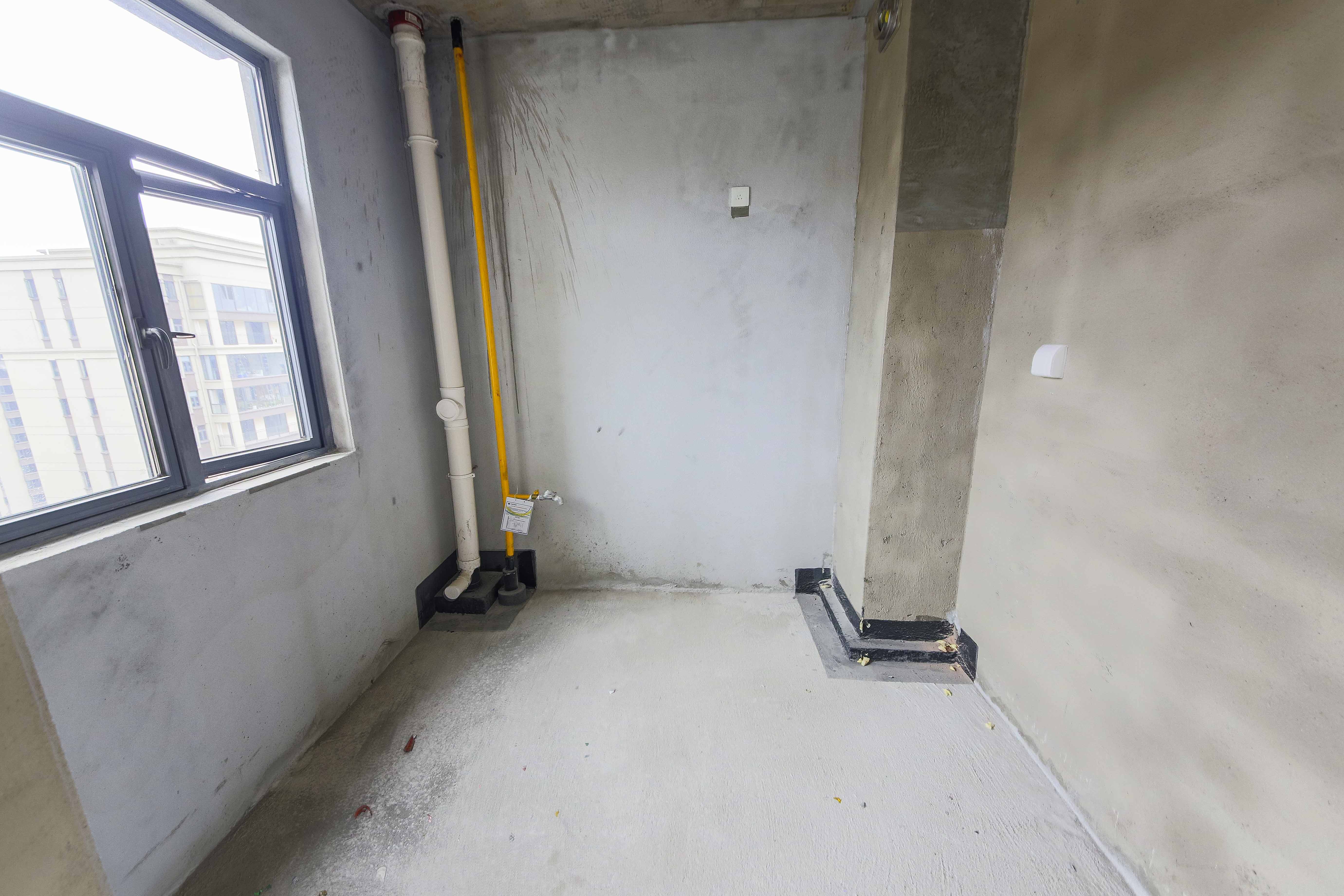 中建钰和城  4室2厅2卫   228.00万厨房