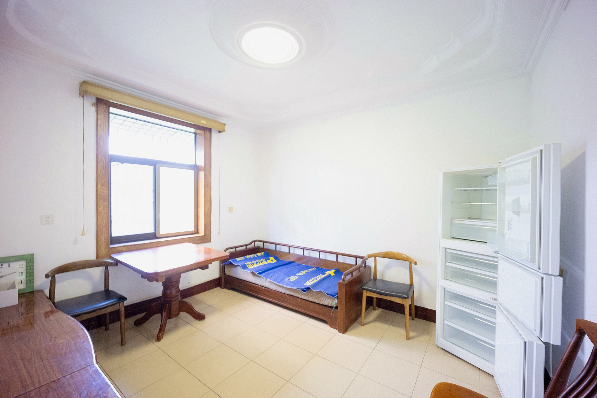 军属新村  1室1厅1卫   25.00万客厅