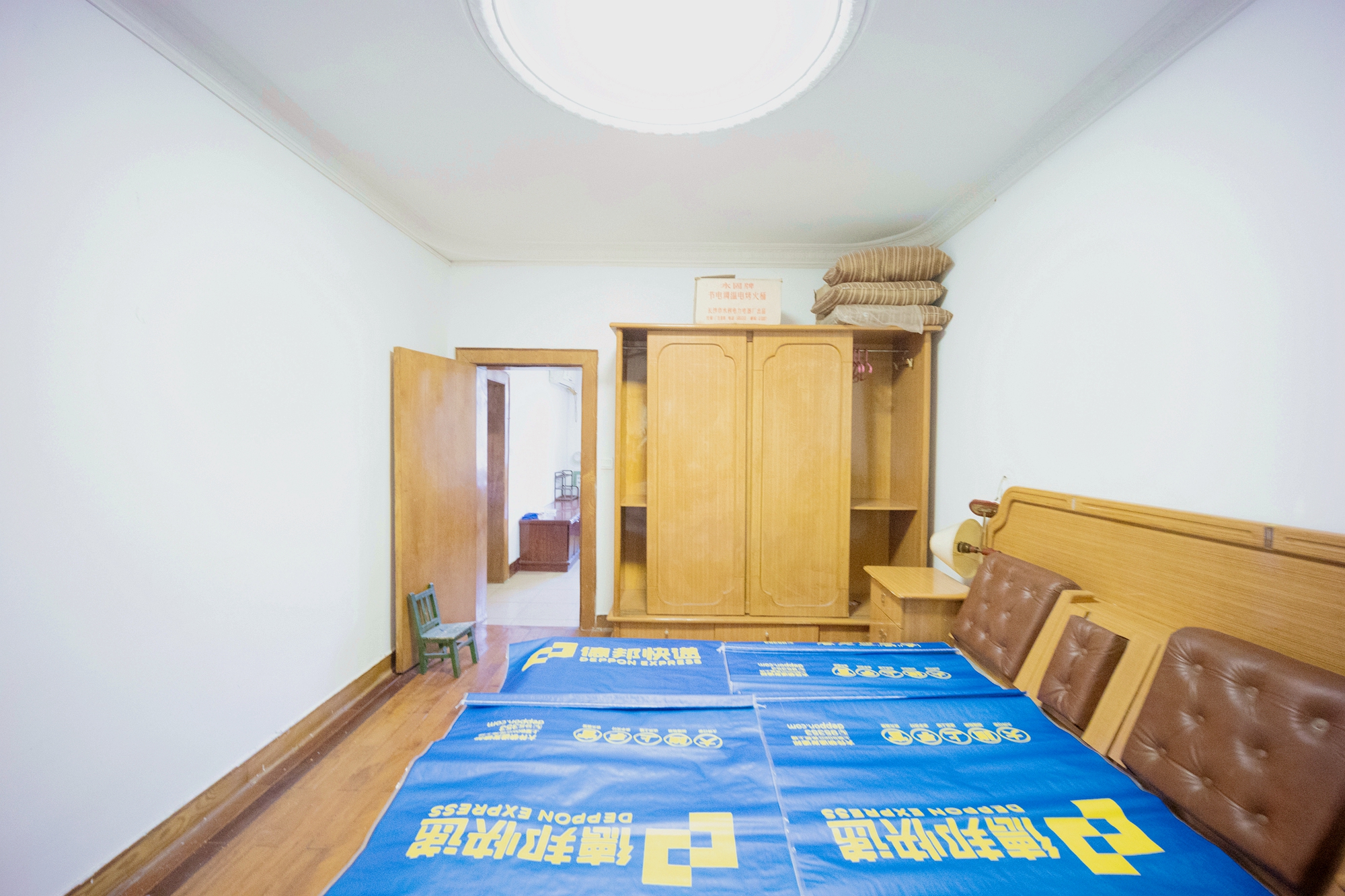 军属新村  1室1厅1卫   25.00万卧室
