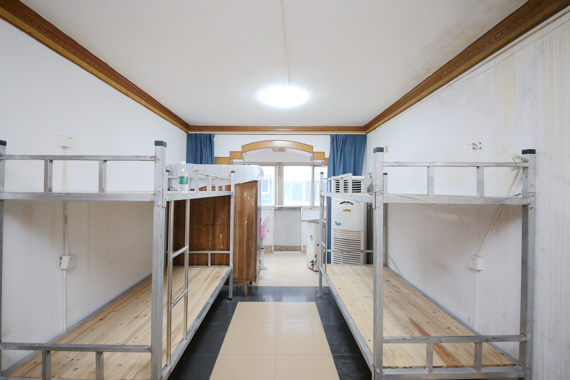 坡子街综合楼  2室1厅1卫   65.00万客厅