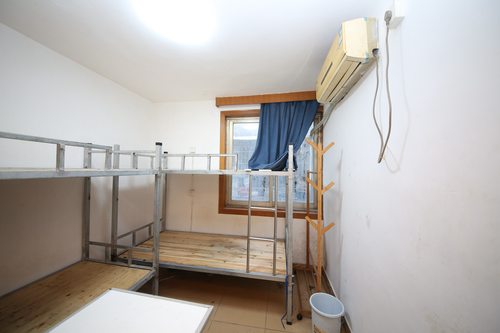坡子街综合楼  2室1厅1卫   65.00万卧室