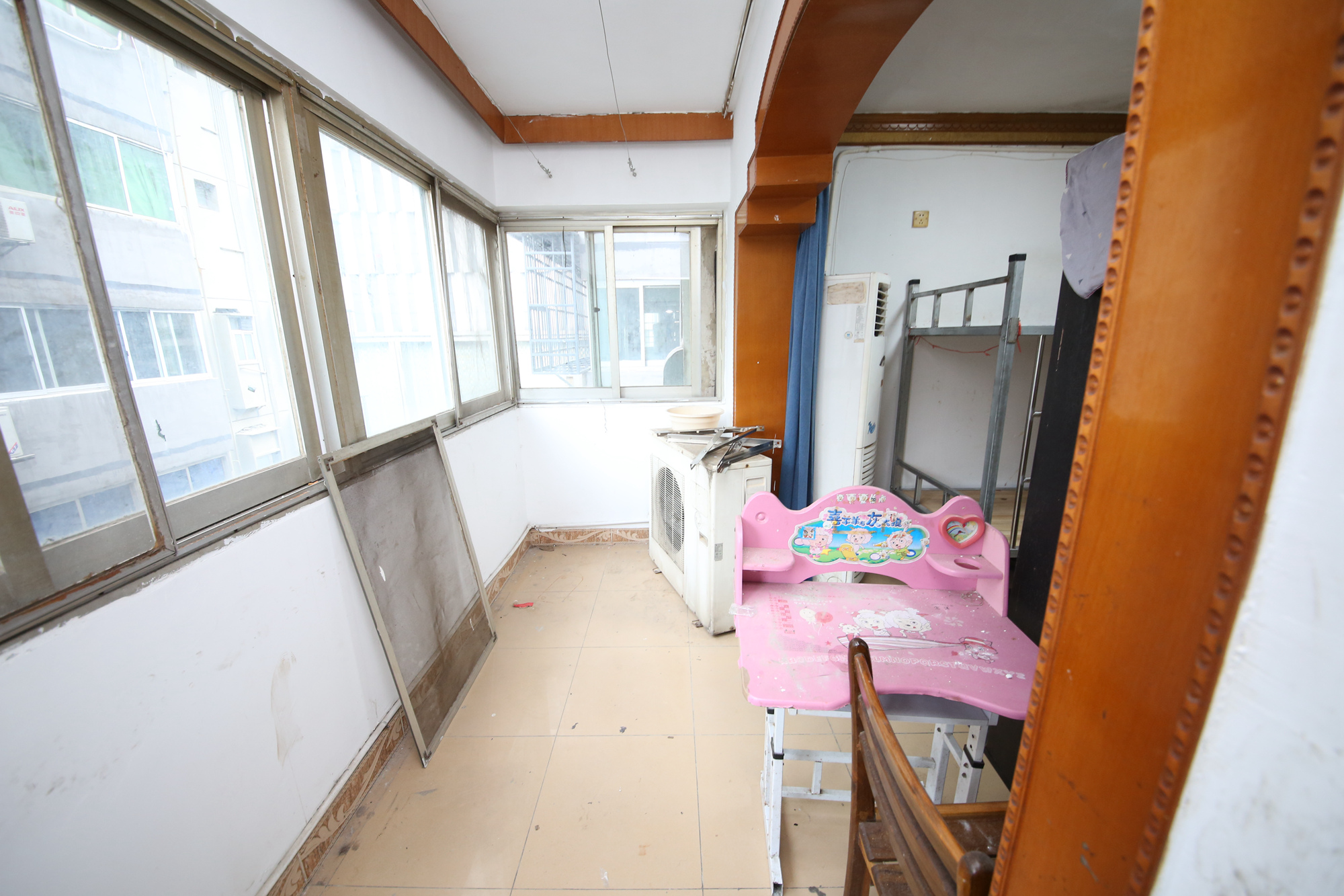 坡子街综合楼  2室1厅1卫   65.00万阳台