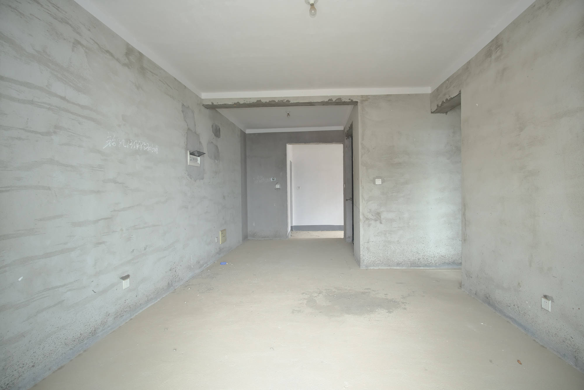 丰源国际 3室2厅1卫 68.5万 丰源国际 3室2厅1卫 68.5万客厅