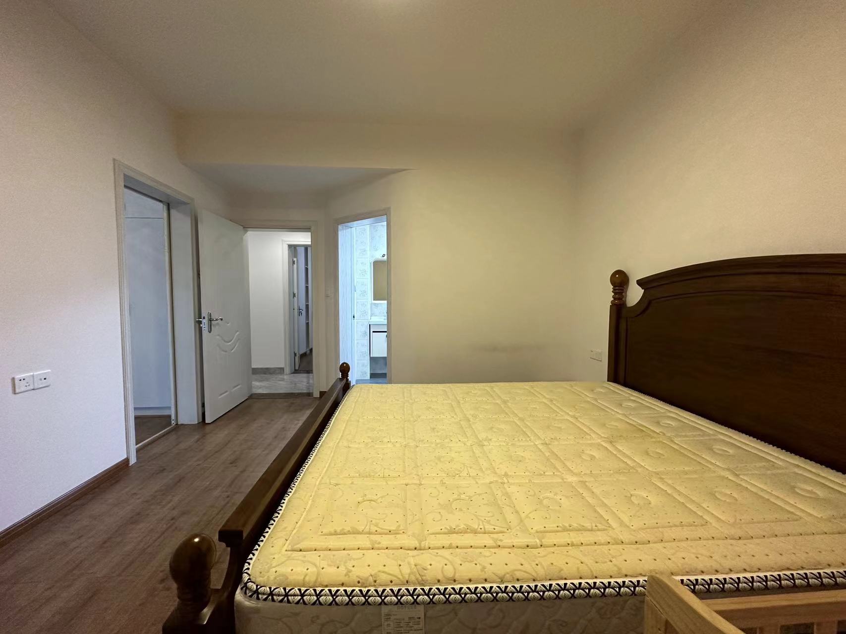 龙腾国际 4室2厅2卫 87.00万 龙腾国际 4室2厅2卫 87.00万室内图