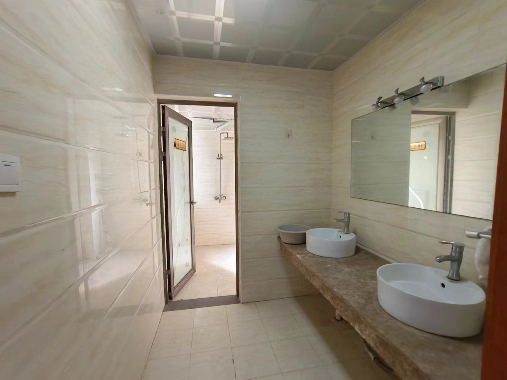 水岸春天 5室2厅2卫 90.0万 水岸春天 5室2厅2卫 90.0万室内图